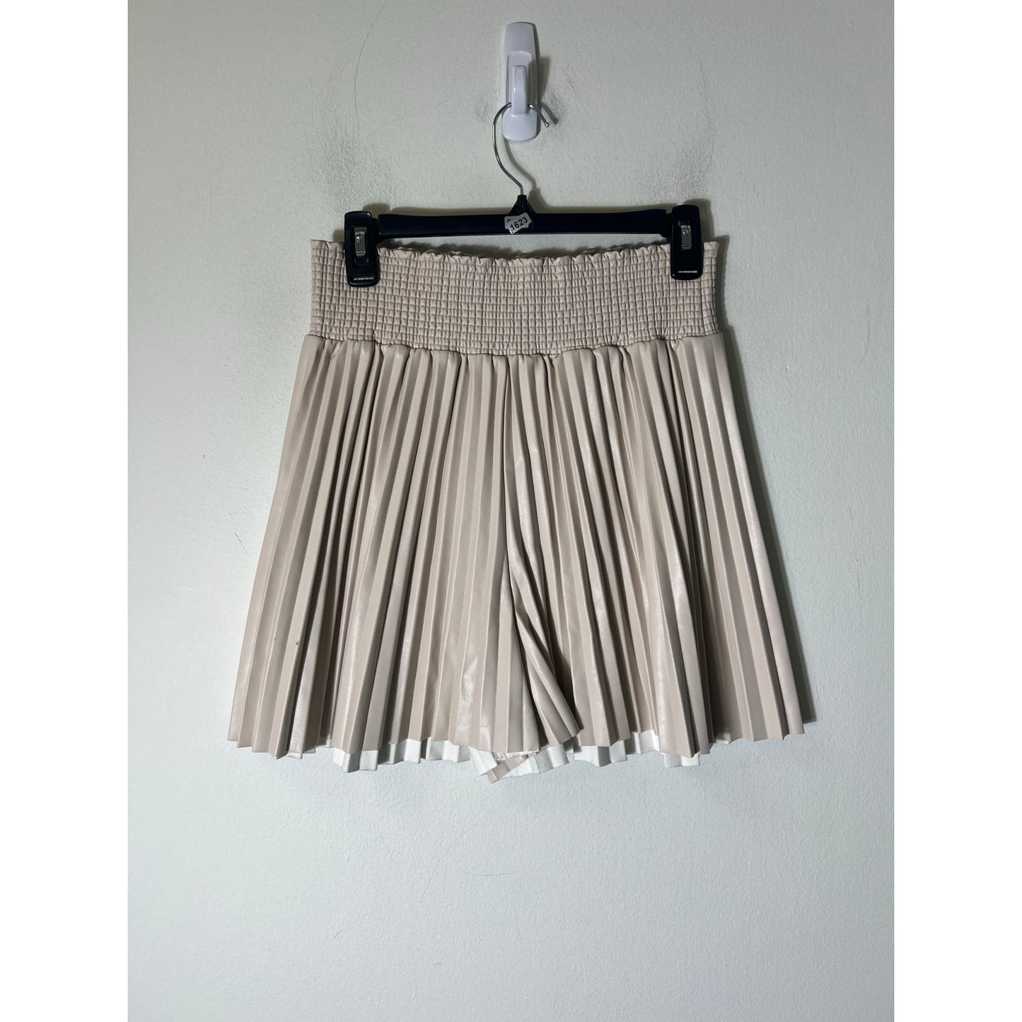 ALC Faux Leather Cream Mini Pleat Shorts Sz 8