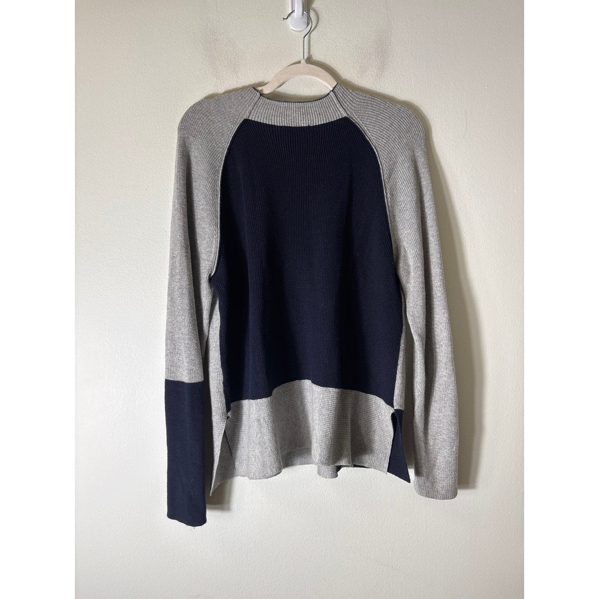 Zaket Plover Navy and Gray Ripped Sweater Sz L