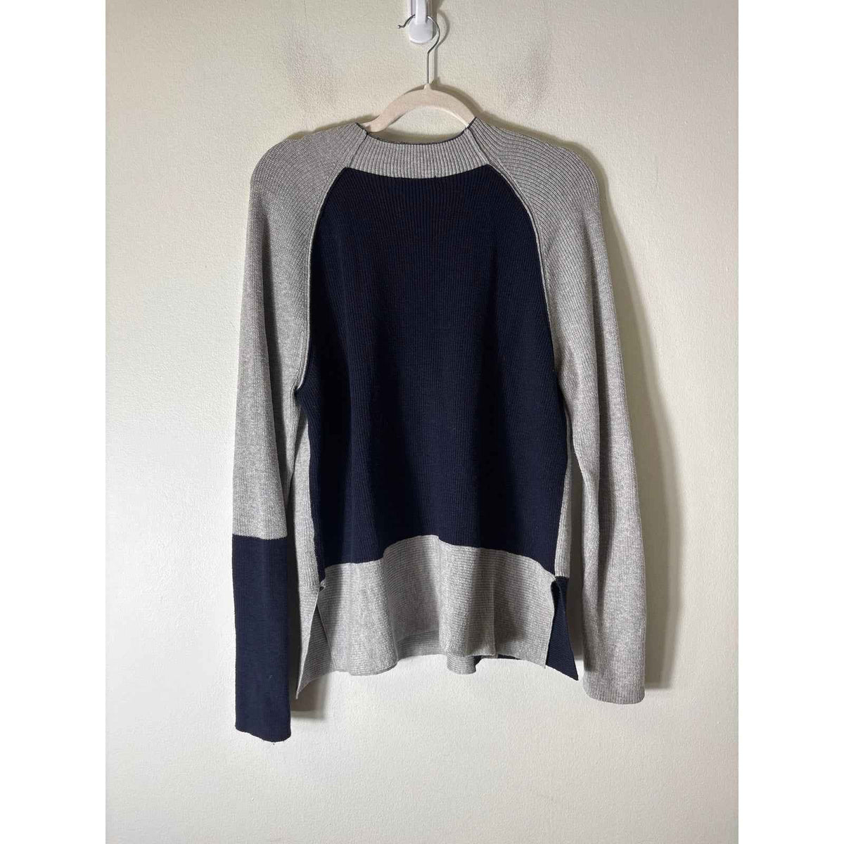 Zaket Plover Navy and Gray Ripped Sweater Sz L