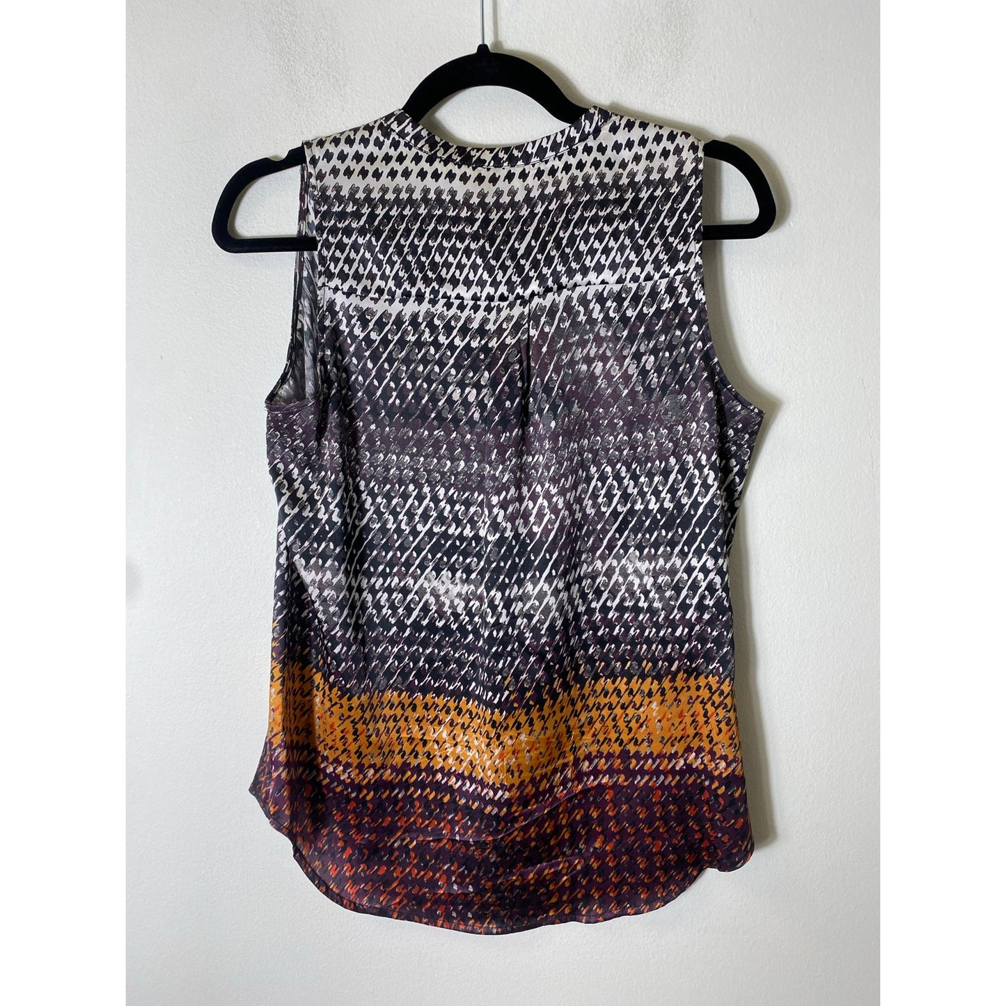 ecru Top. Sleeveless. Loose Fit. Longer Back Sz S