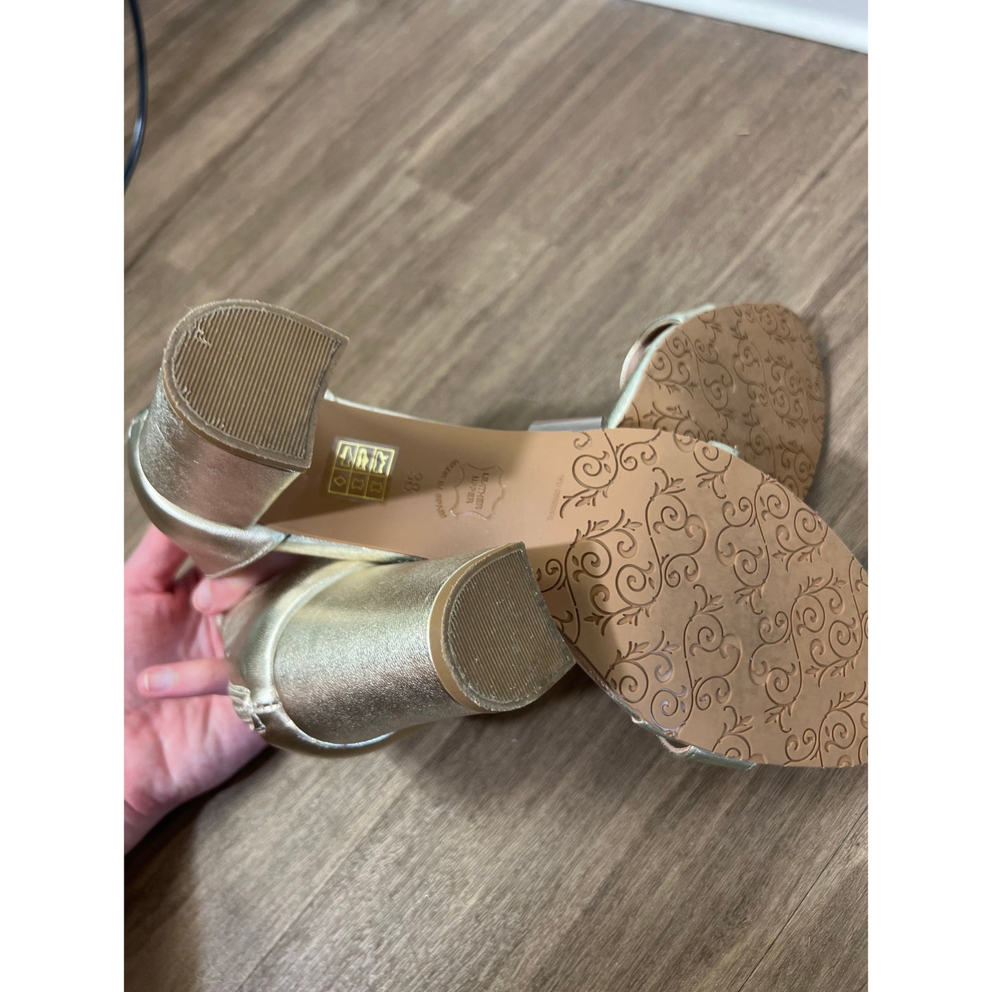 Brenda Zaro Gold Back Zip Chunky Heel Sandals Sz 38 (8)