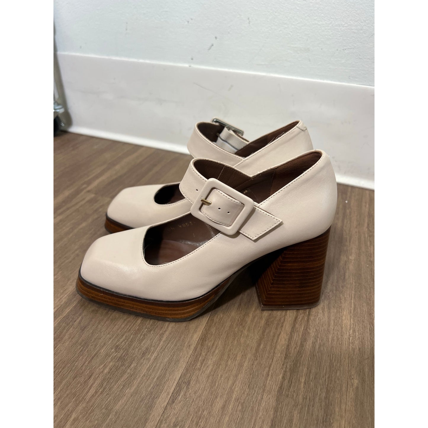 Alohas Cream Wood Block Heels Sz 37 (8)