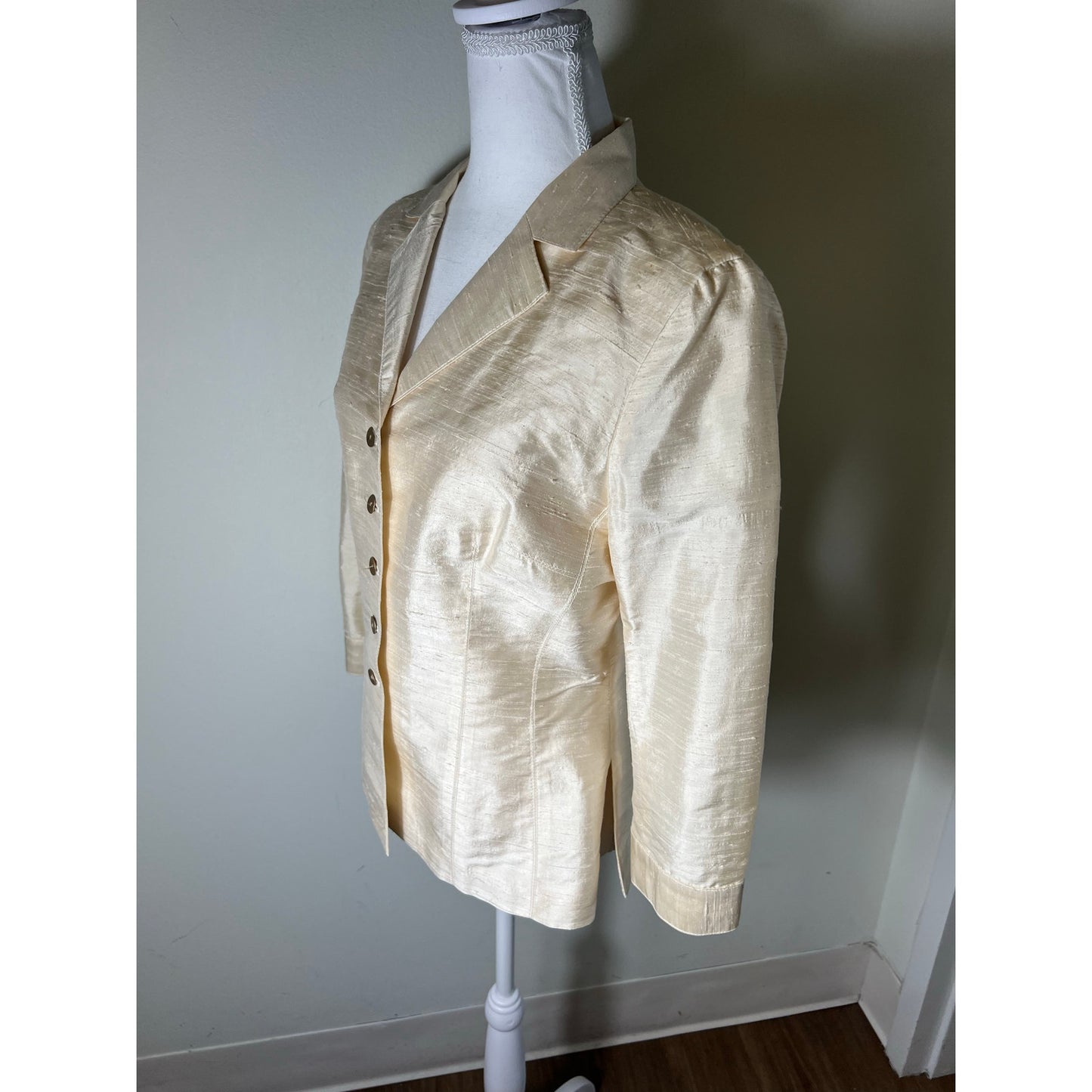 Maggy London Cream Silk Jacket and Lace Skirt Suit Sz 10