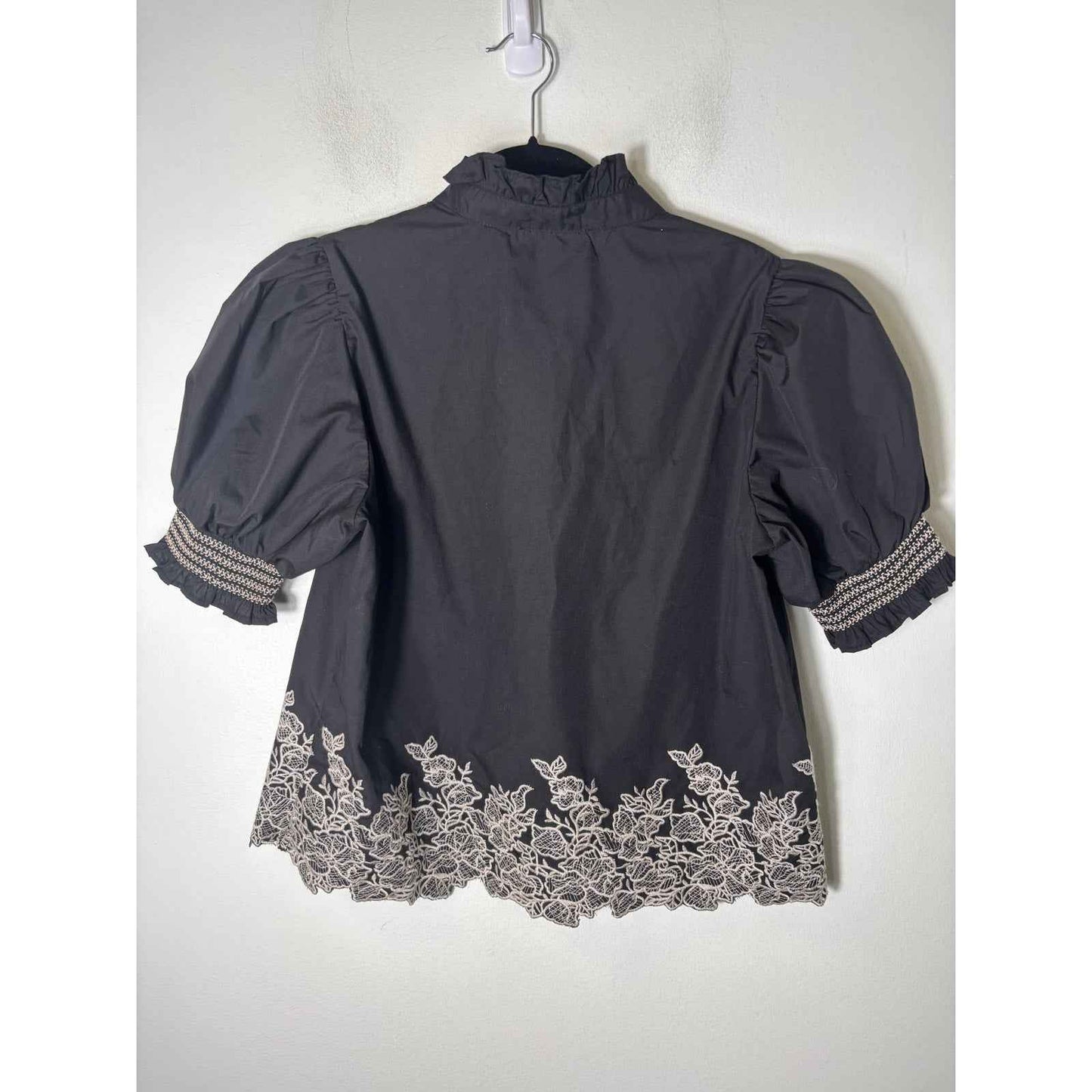 Entro Black Short Puff Sleeve Embroidered Shirt Sz M
