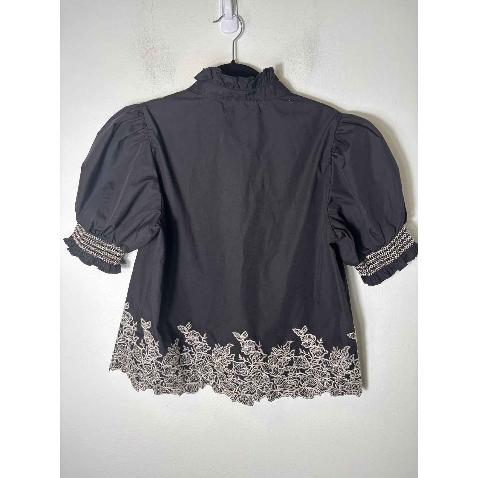 Entro Black Short Puff Sleeve Embroidered Shirt Sz M