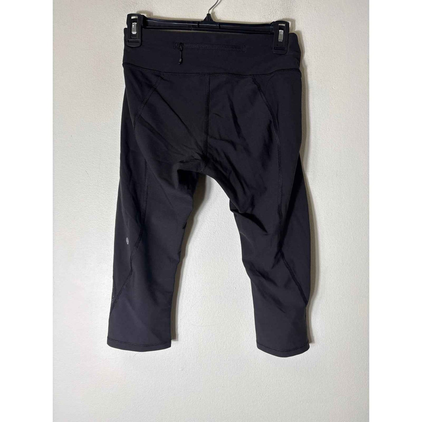 Lululemon Black With Hemline Dot Detail Leggings Sz 6