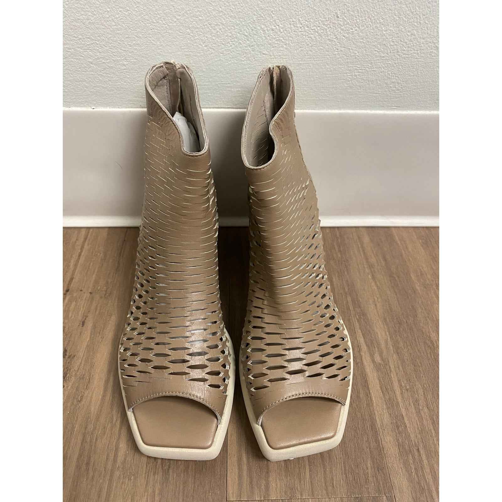 NIB Patrizia Bonfanti Sara Sun Pietra Shoes. Laser Cut Leather Wedges sz 41 NIB