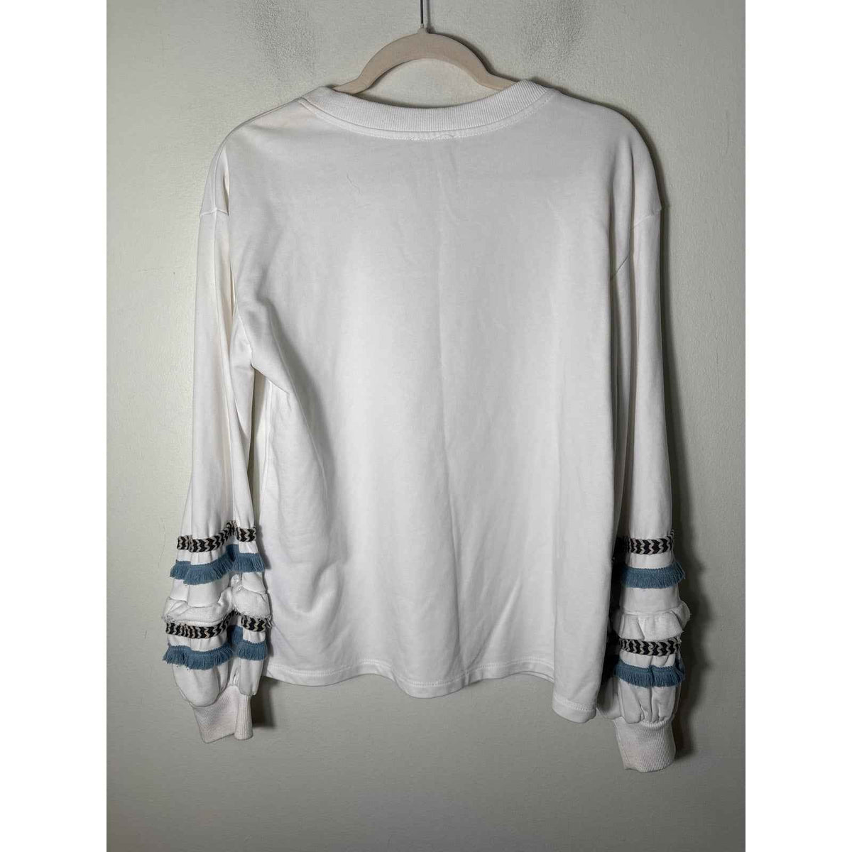 Junie White with Trimmed Long Sleeves Sweatshirt Sz M
