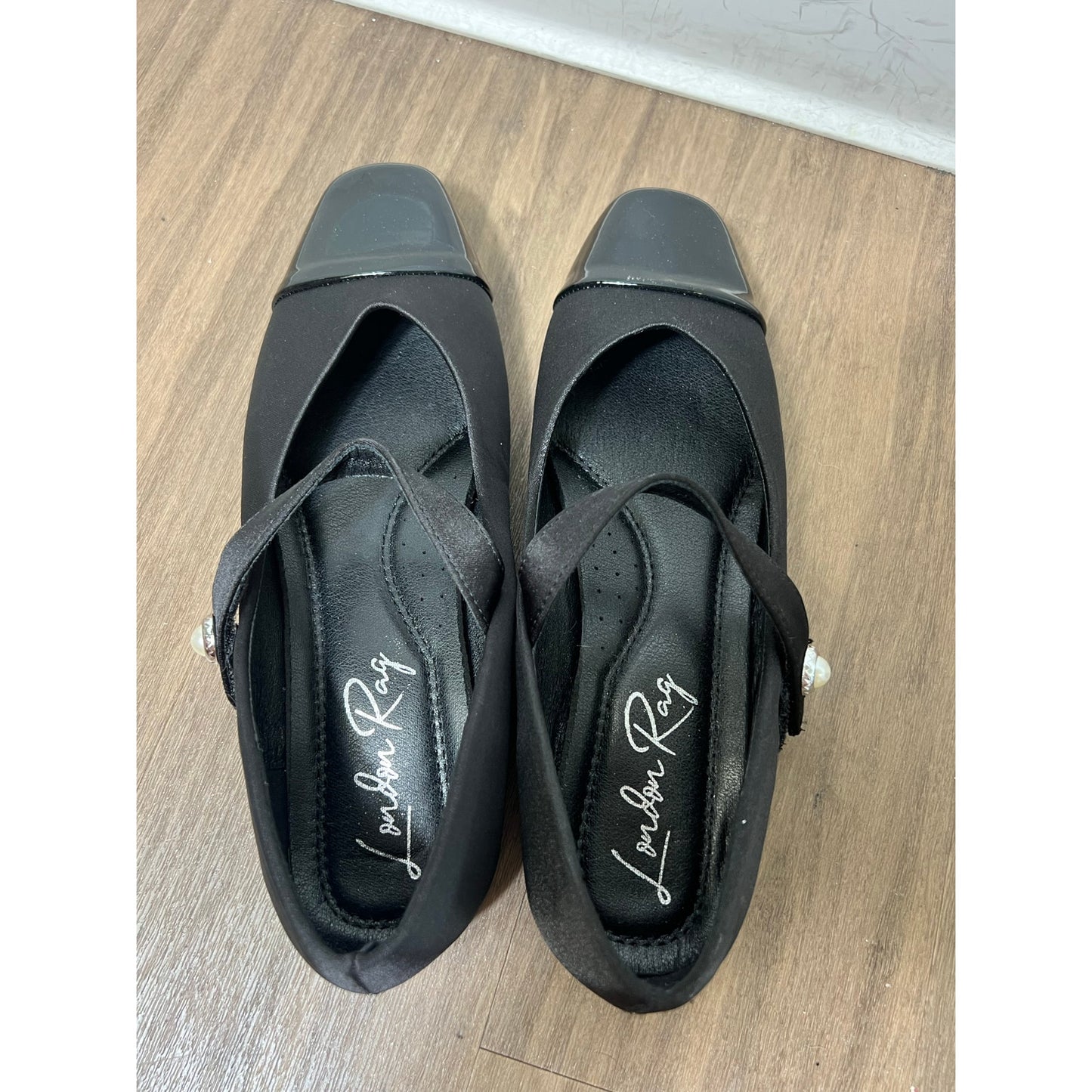 London Rag Black Mary Jane Flats With Patent Leather Squared Toe Sz 7
