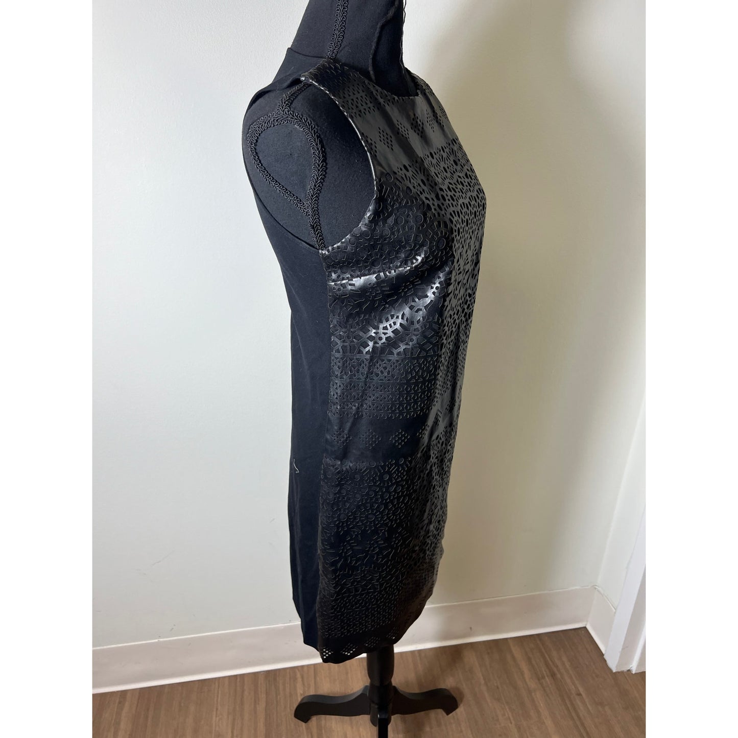 Sax Fifth Avenue Black Sleeveless Knee Length Dress Sz Small