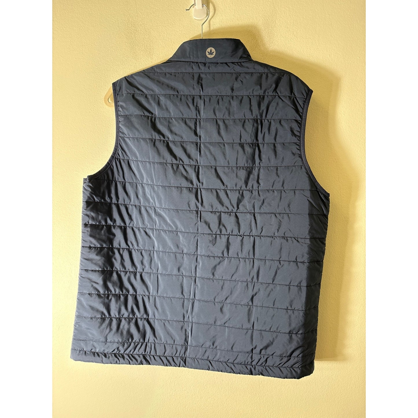 Mens Boast Navy With Red Leaf Light Weight Puff Vest Sz M