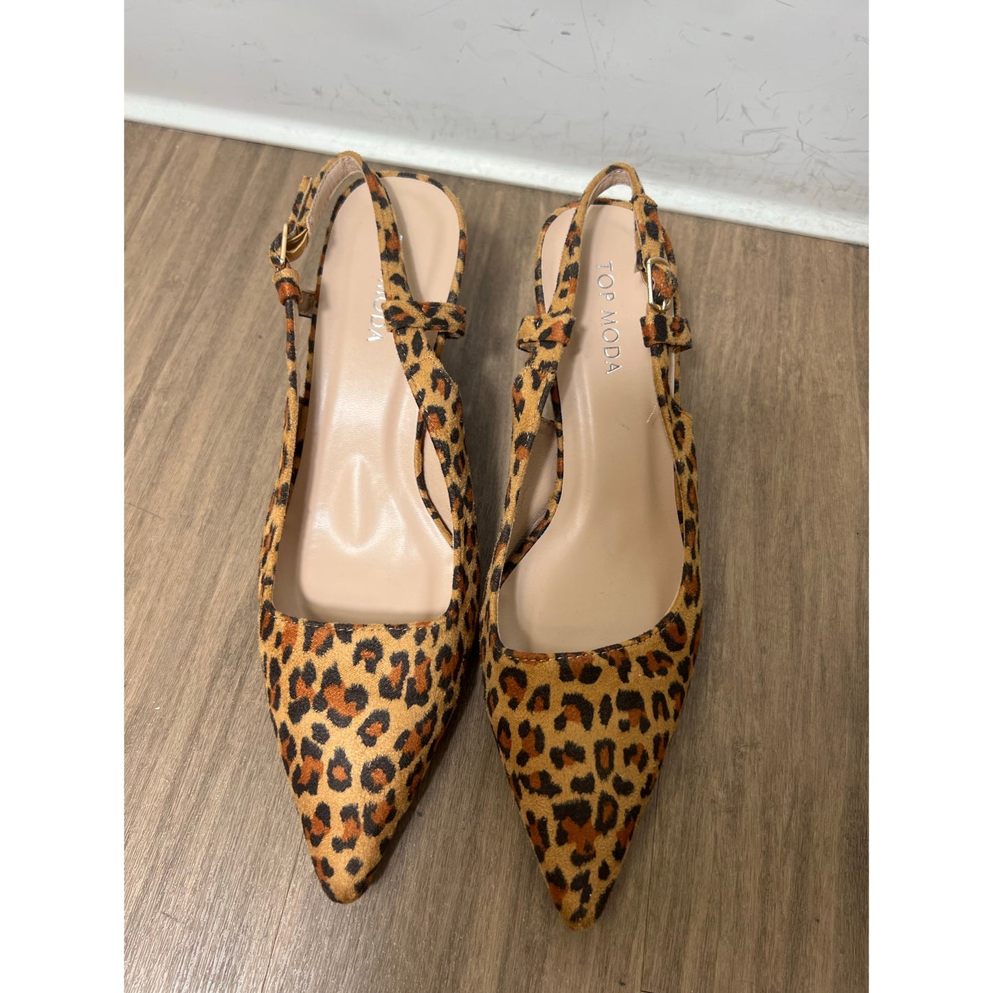 Top Moda Leopard Print Sling Back Pointed Toe Heels Sz 8