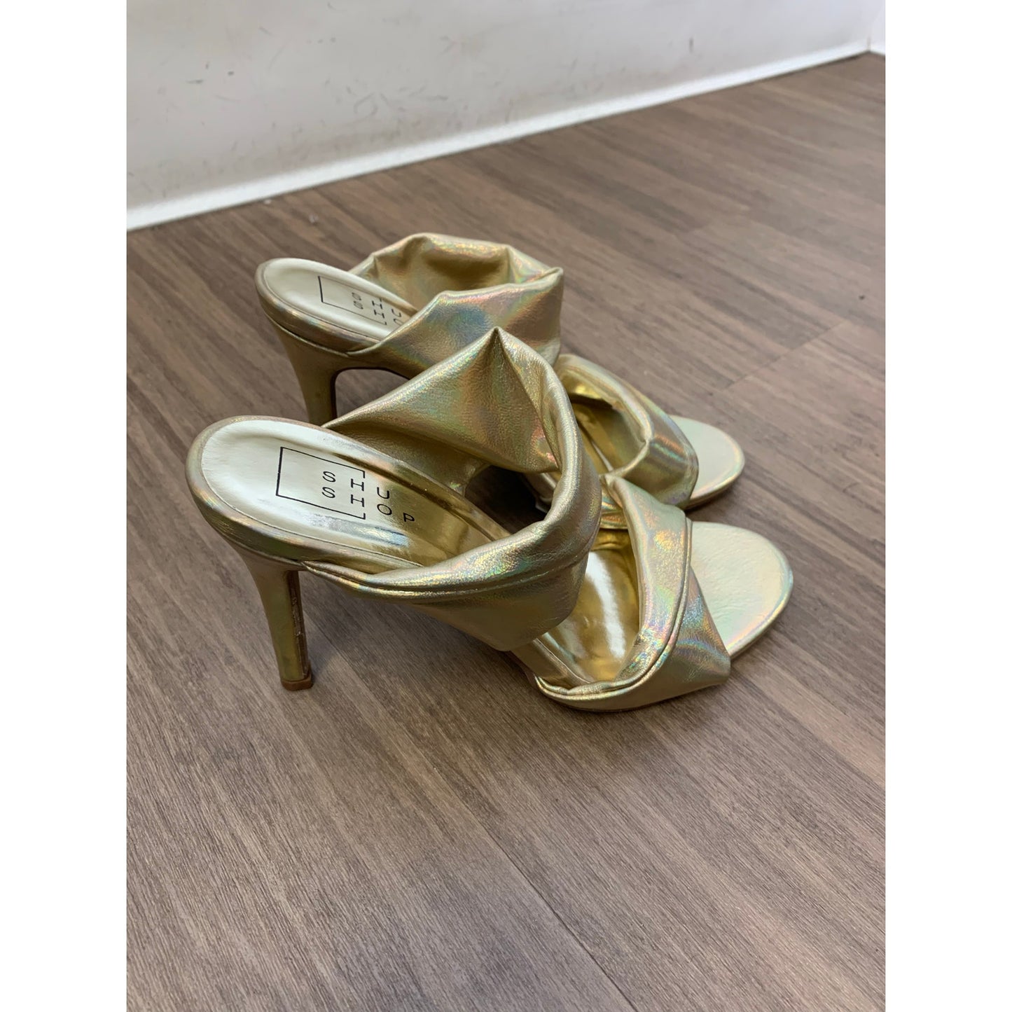 NWOB Womens Shu Shop Gold Heels Sz 6.5