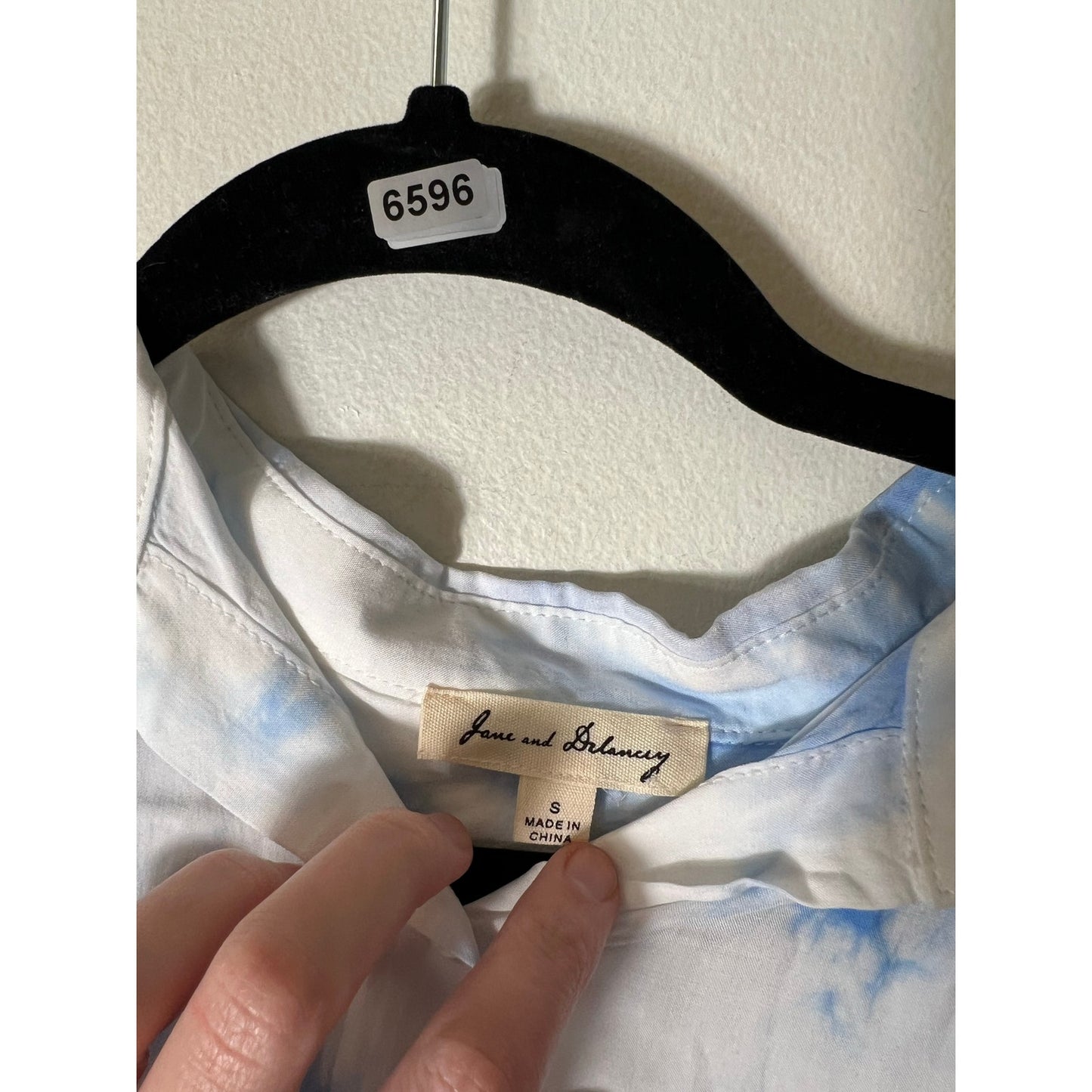 Jane and Delancey Blue/White Tie Dye Top. Button up, collar Sz small