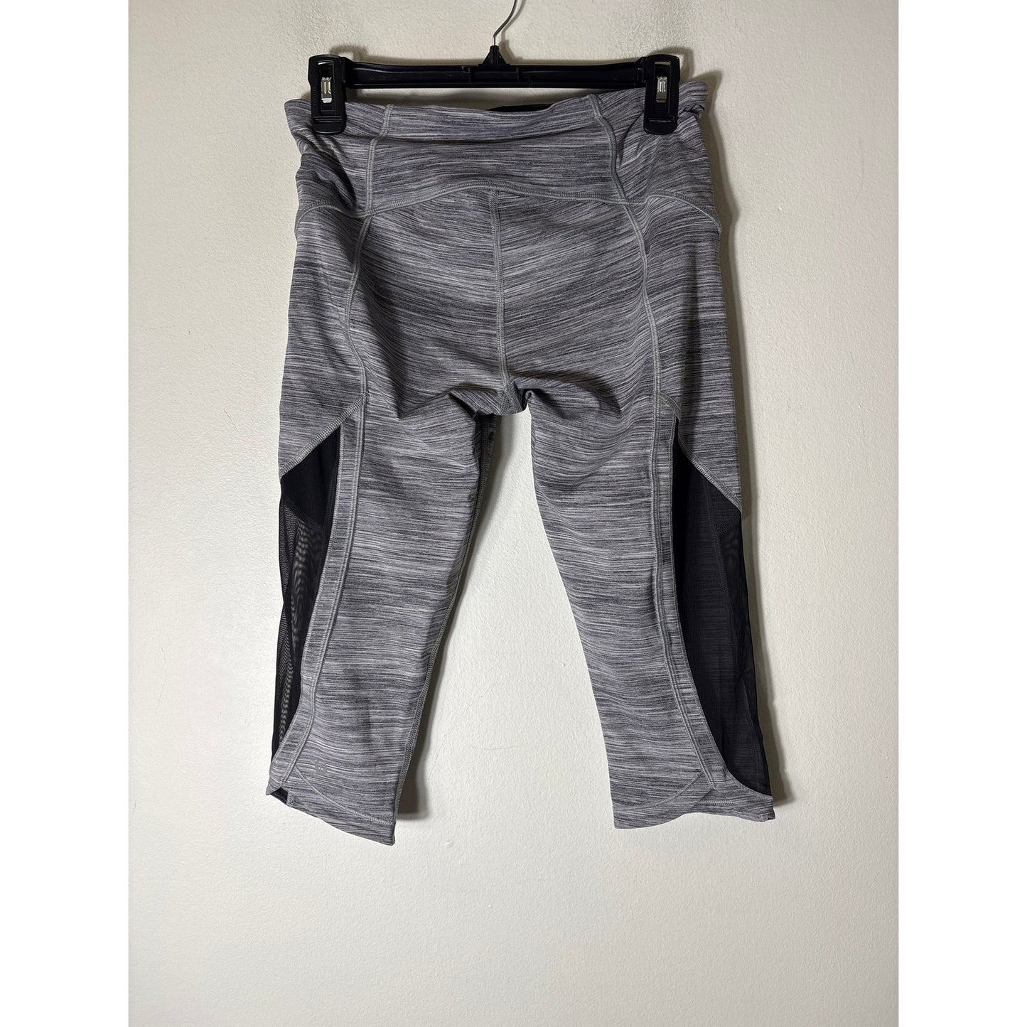 Lululemon Heather Gray and Black Cropped Leggings Sz 8
