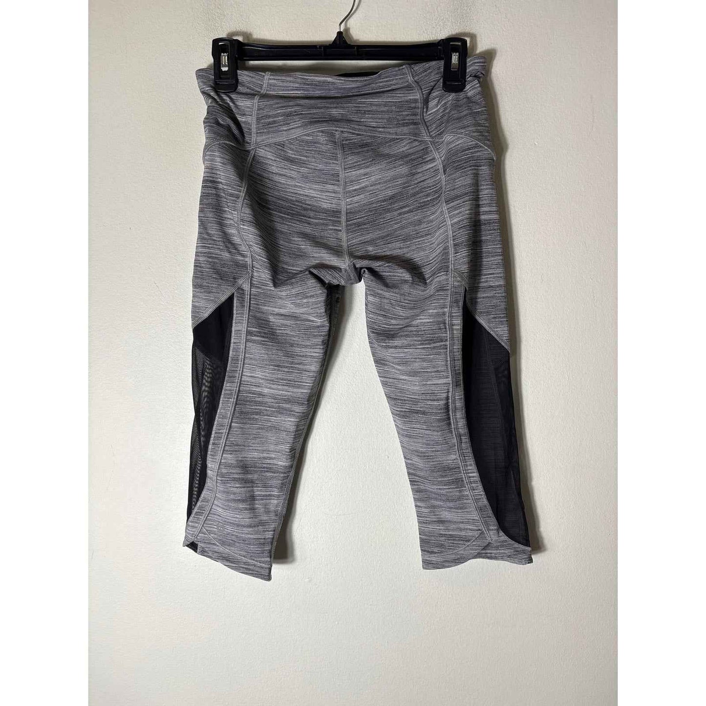 Lululemon Heather Gray and Black Cropped Leggings Sz 8