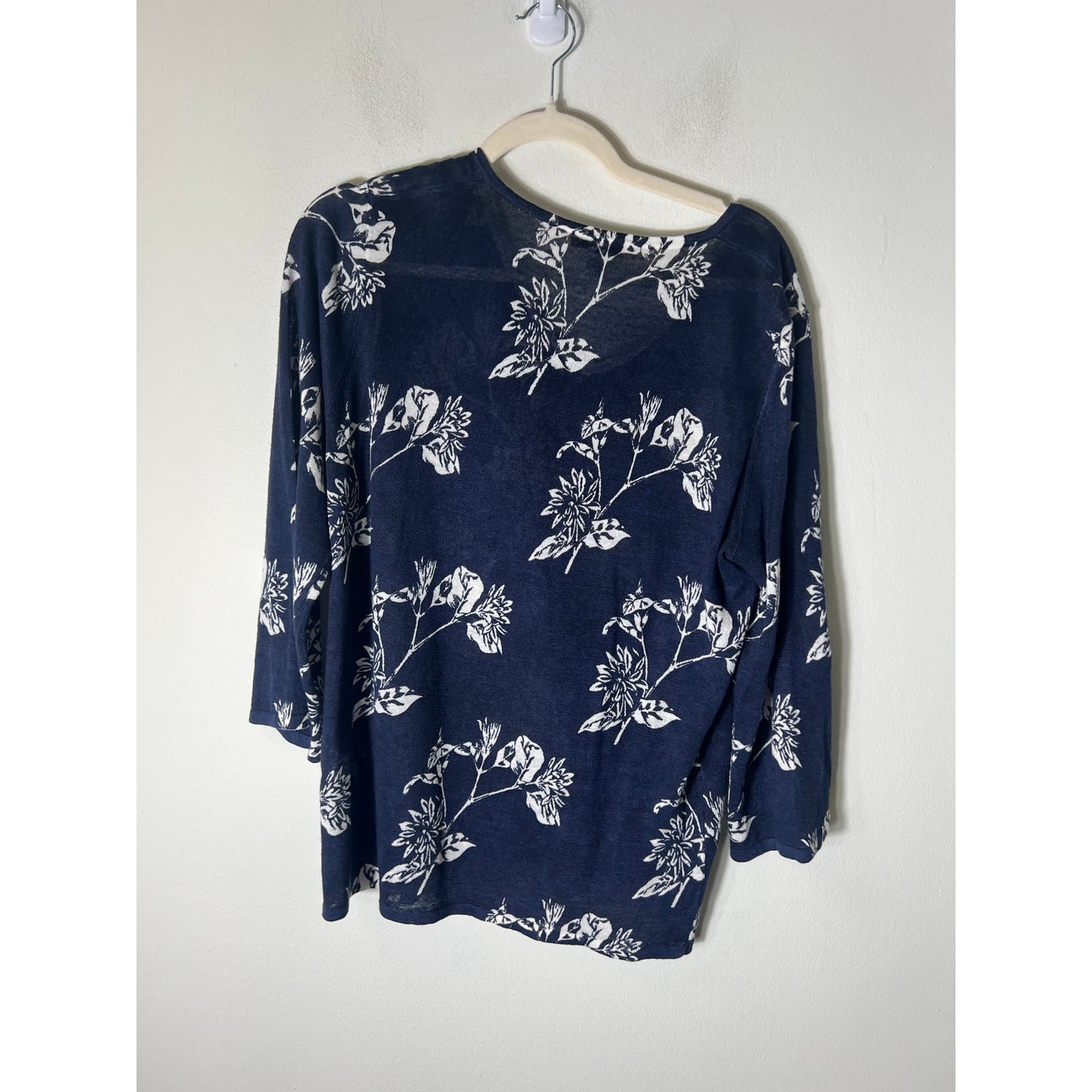 Belford Navy And White Floral Light Weight Sweater Sz XL
