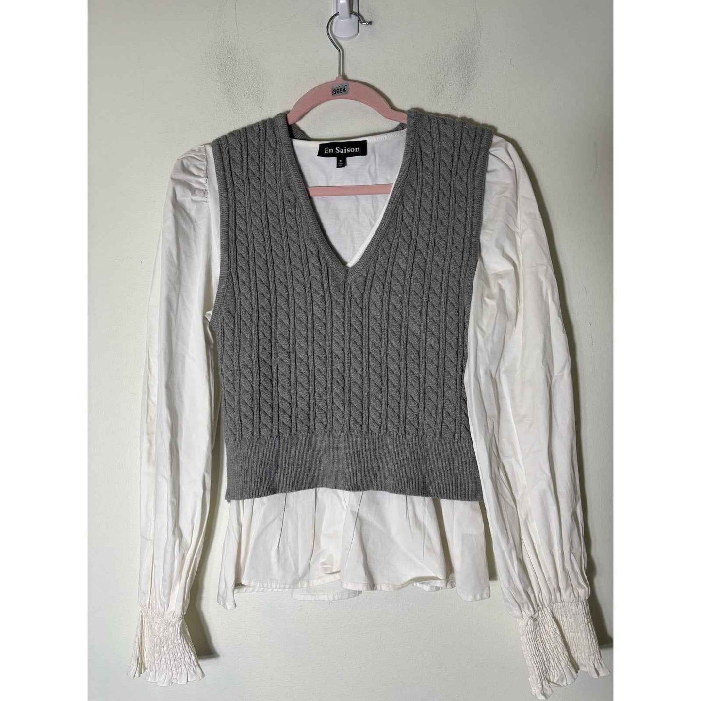 En Saison White Cotton V Neck Blouse w Gray Swater Vest Sz M (2 Pieces)