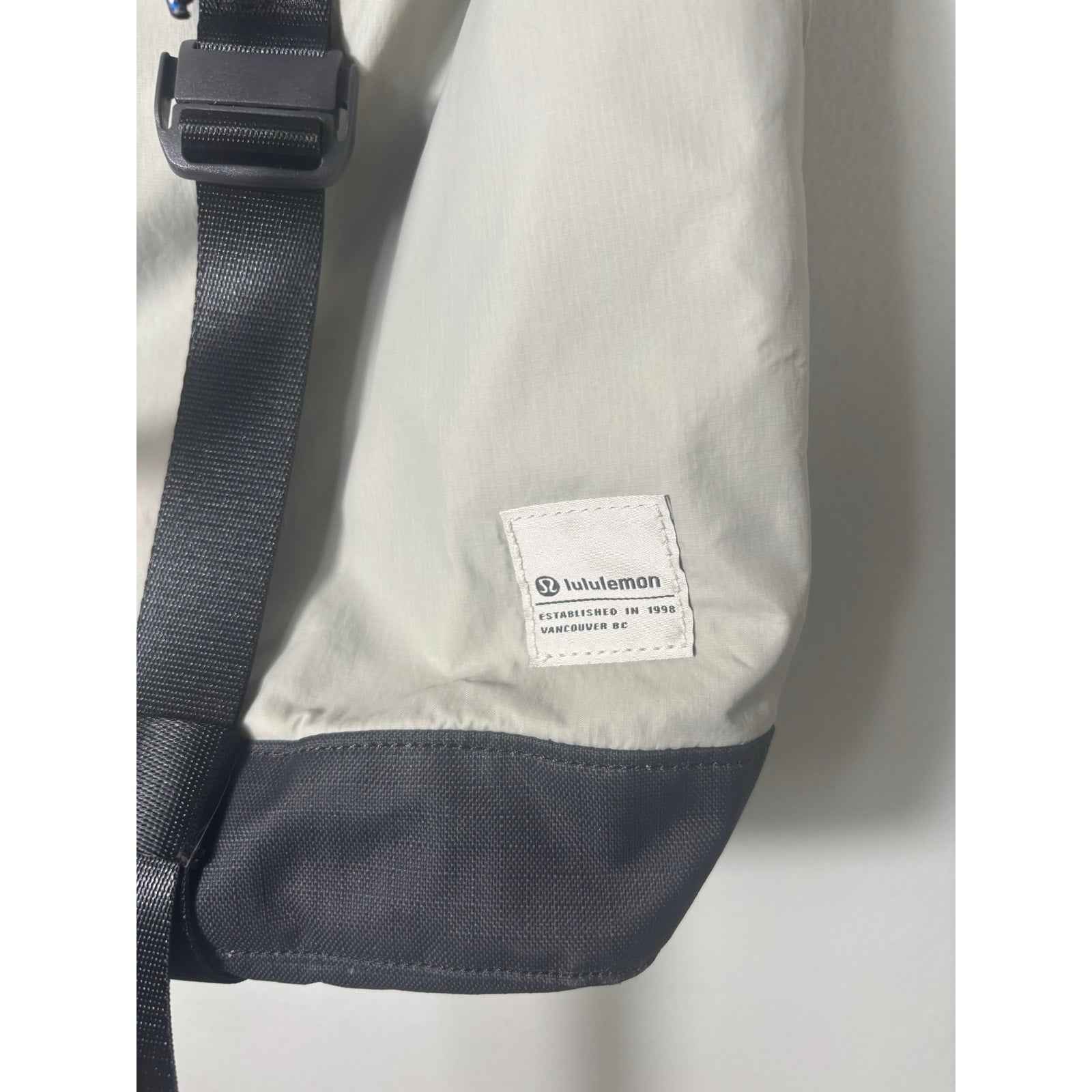 Lululemon Patch Logo Yoga Mat Tote Bag in Raw Linen and Graphite 25K