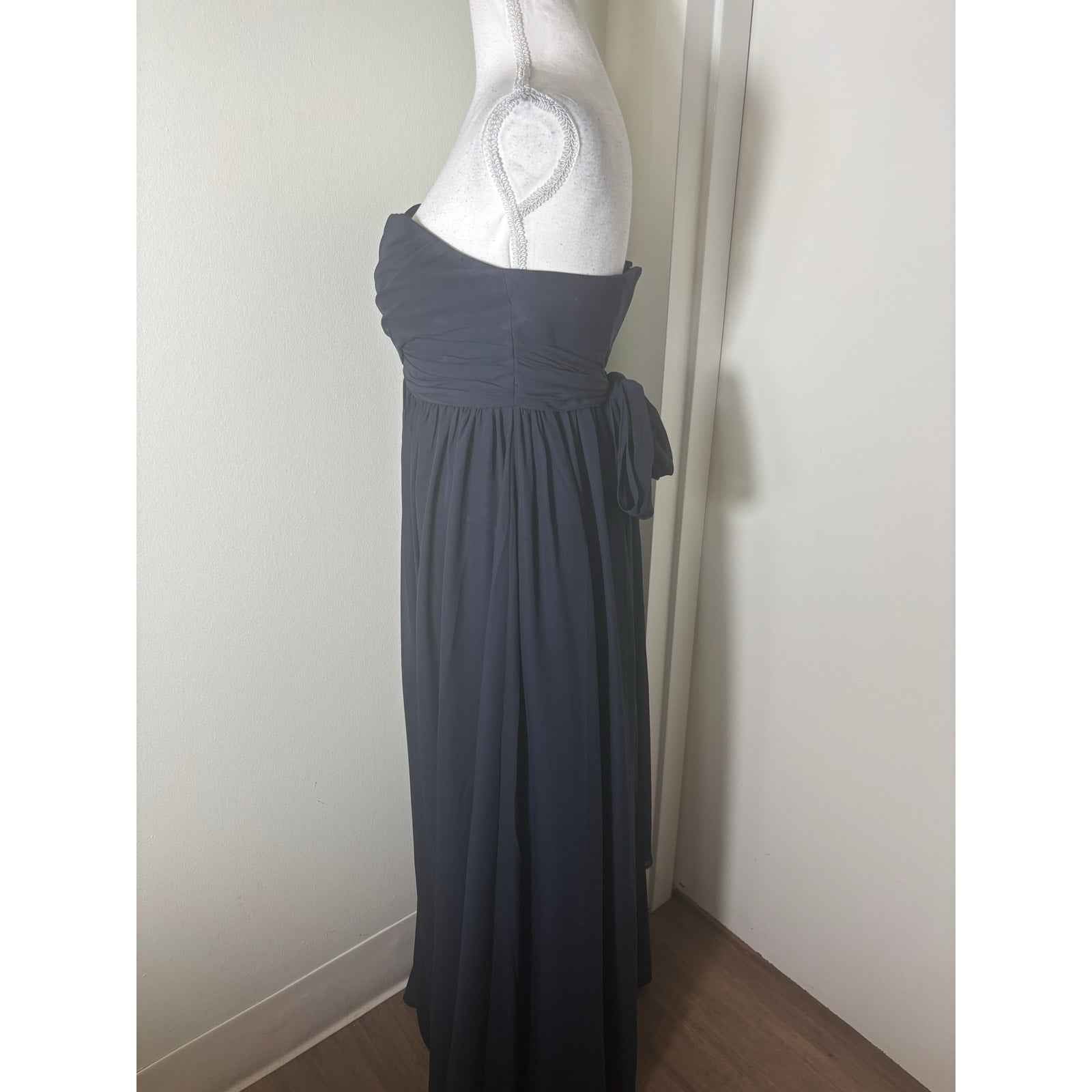Gorgeous navy 
Strapless Flowy Floor Length Empire Style Evening Gown Sz 2