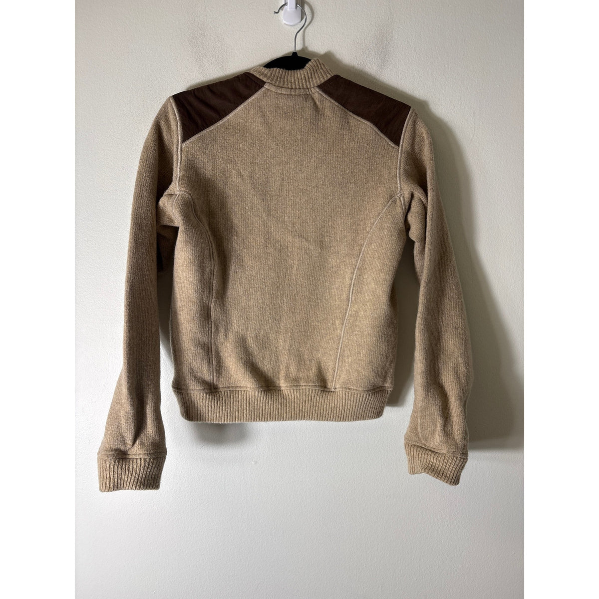Woman's Patagonia Wheat/Tan Long Sleeve Zip Front Sweater Sz S