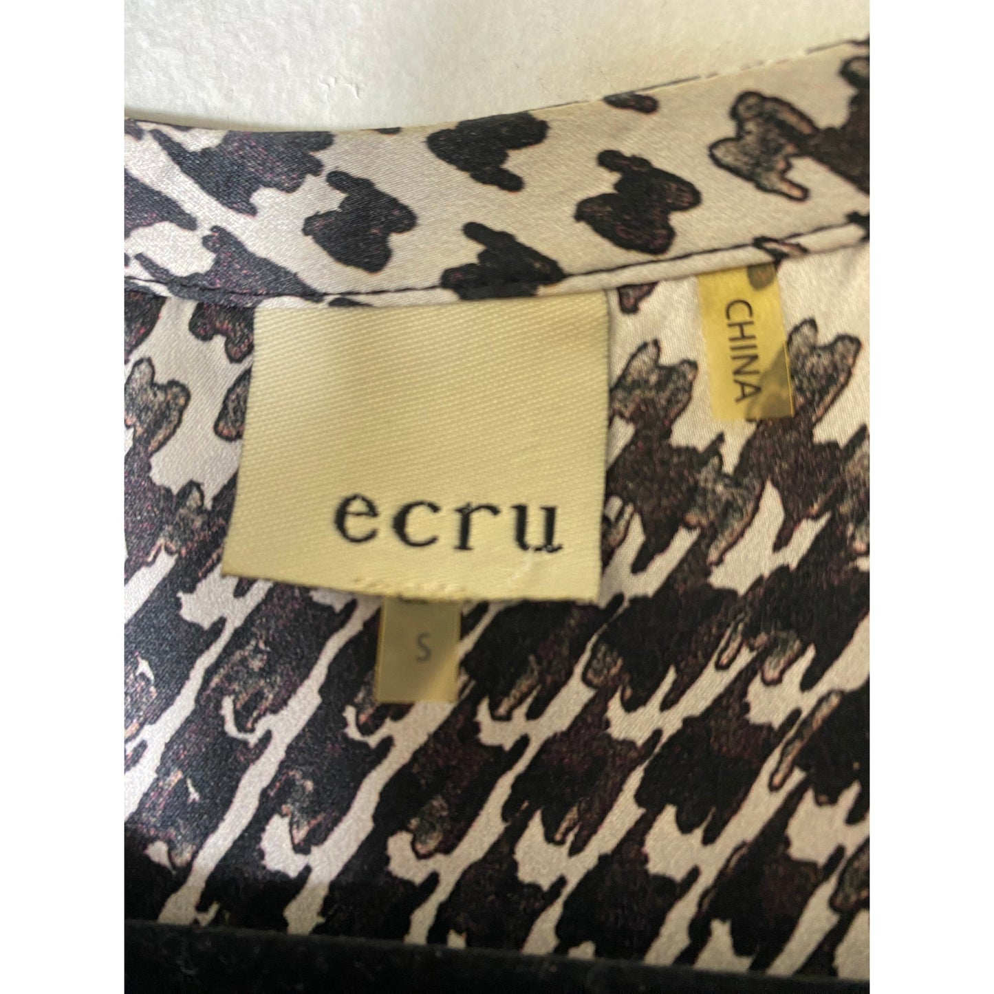 ecru Top. Sleeveless. Loose Fit. Longer Back Sz S