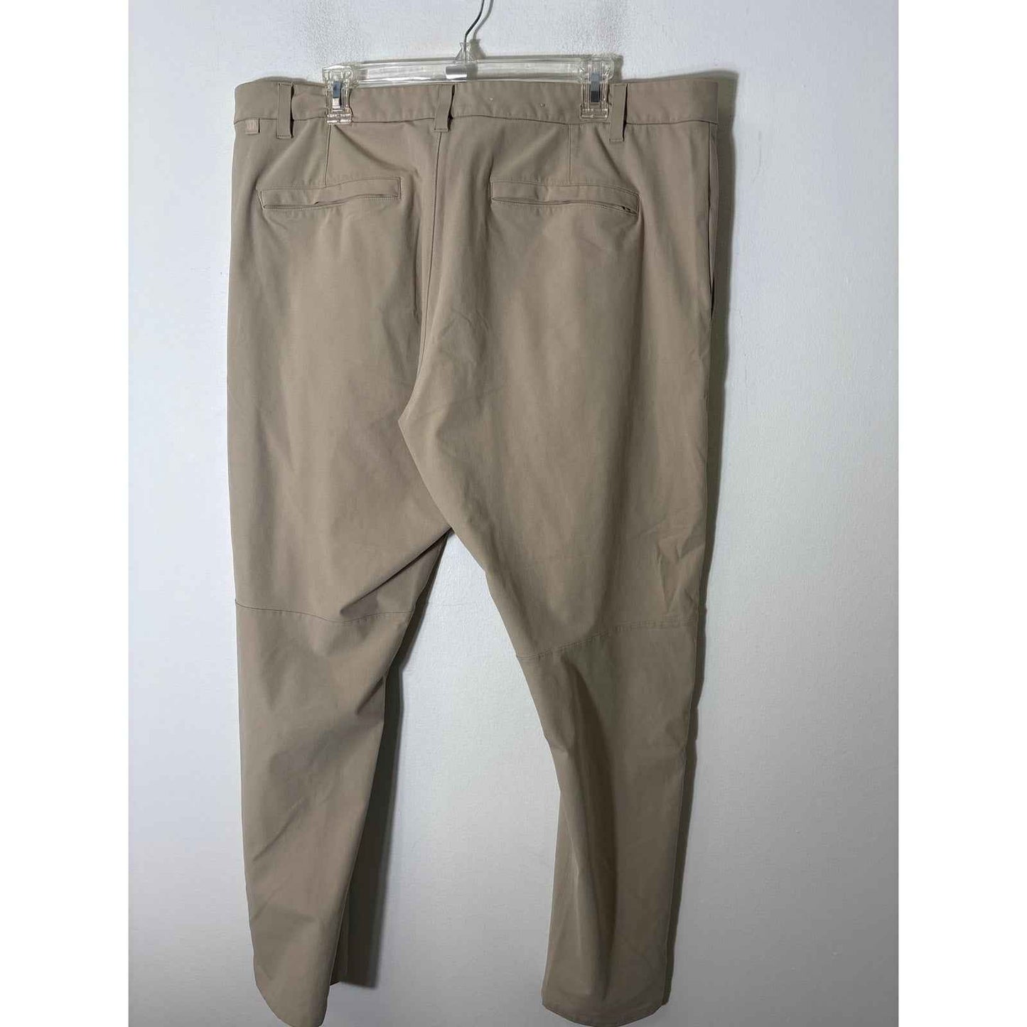 Men's Lululemon Medium Khaki Performance style Pants sz 40x32