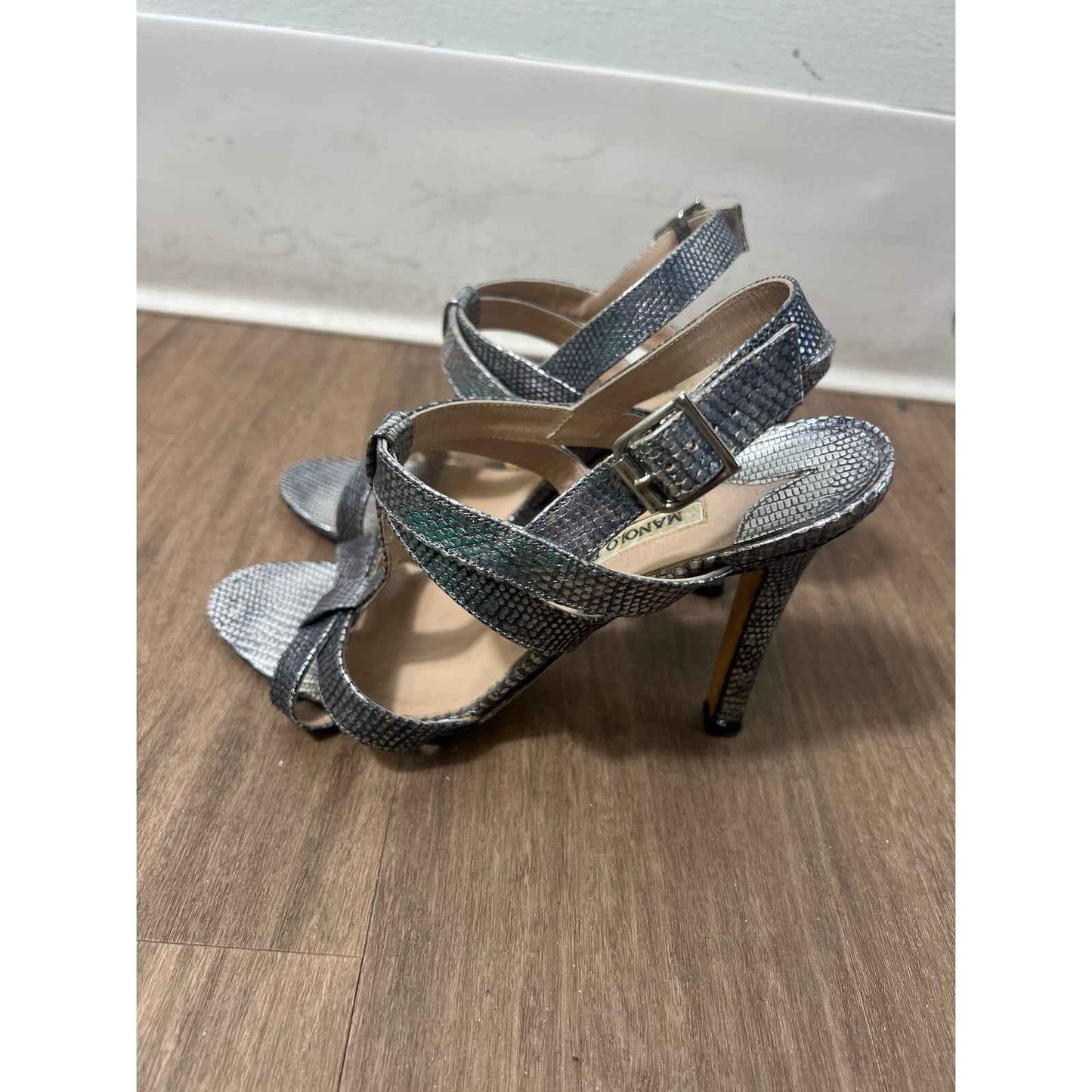 Manolo Blahnik Silver Pebbled Leather Ankle Strap Heels Sz 36.5 (6)