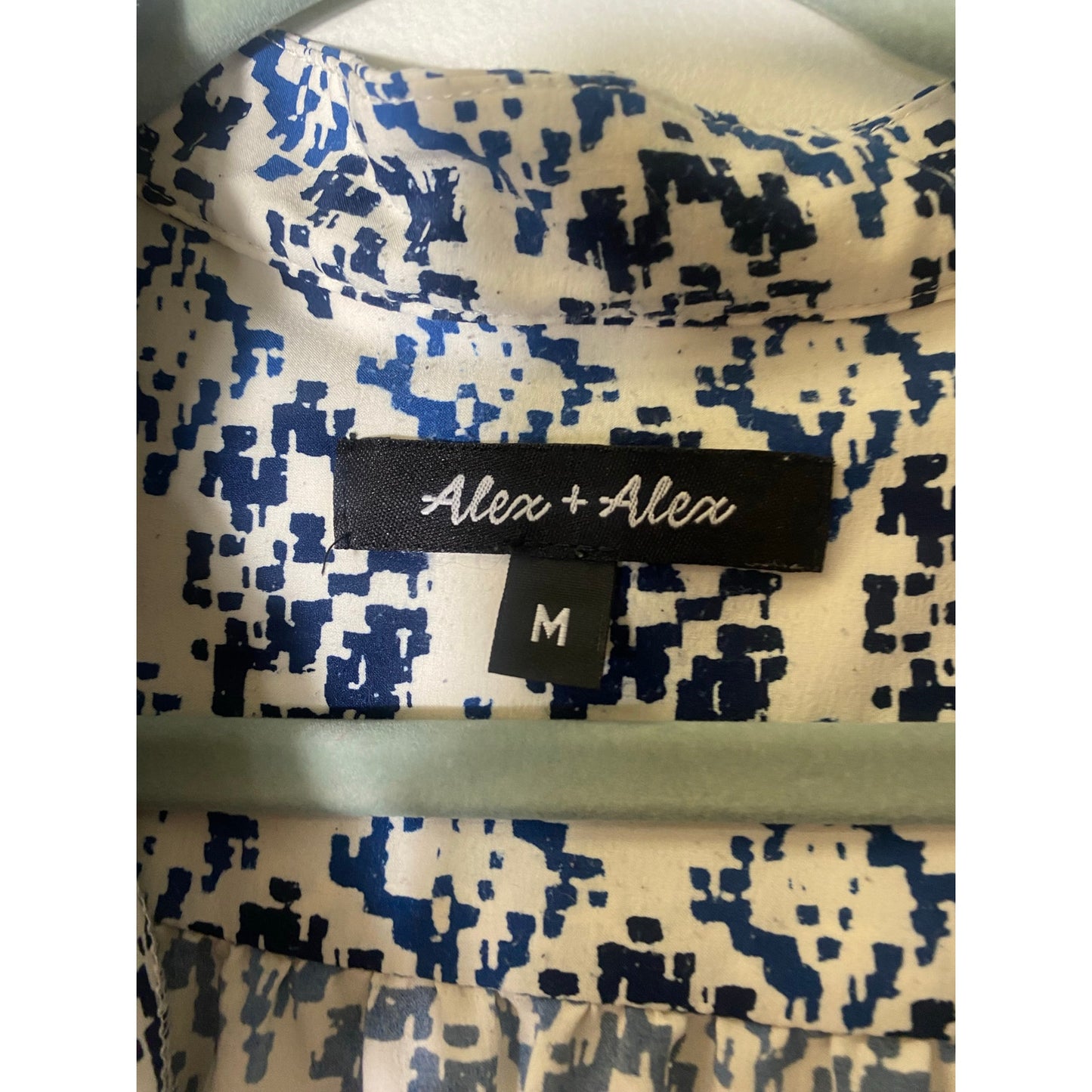 Alex + Alex White Blue Print Long Sleeve V-Neck Top Sz M