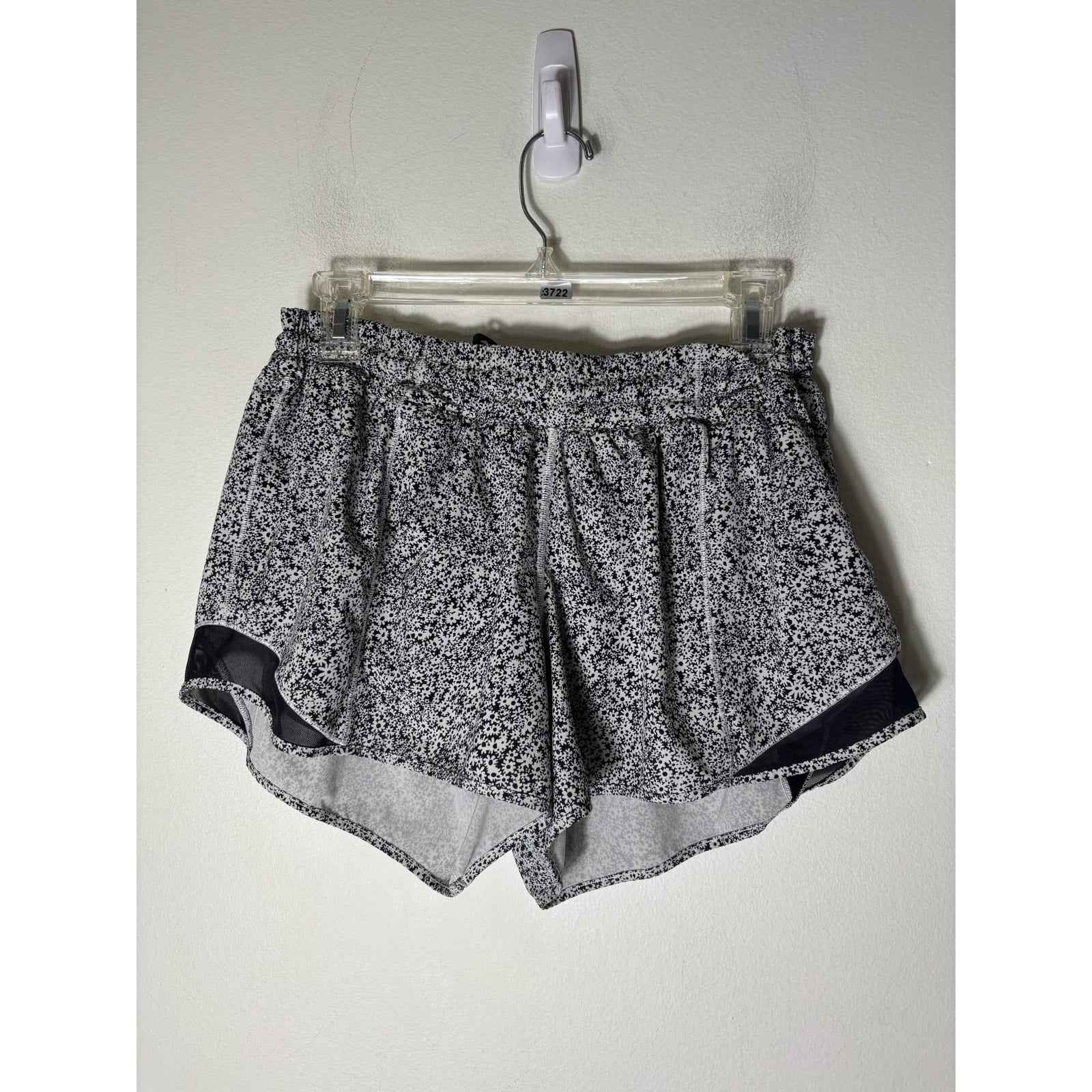 Lululemon Black and White Floral Athletic Shorts Sz 12