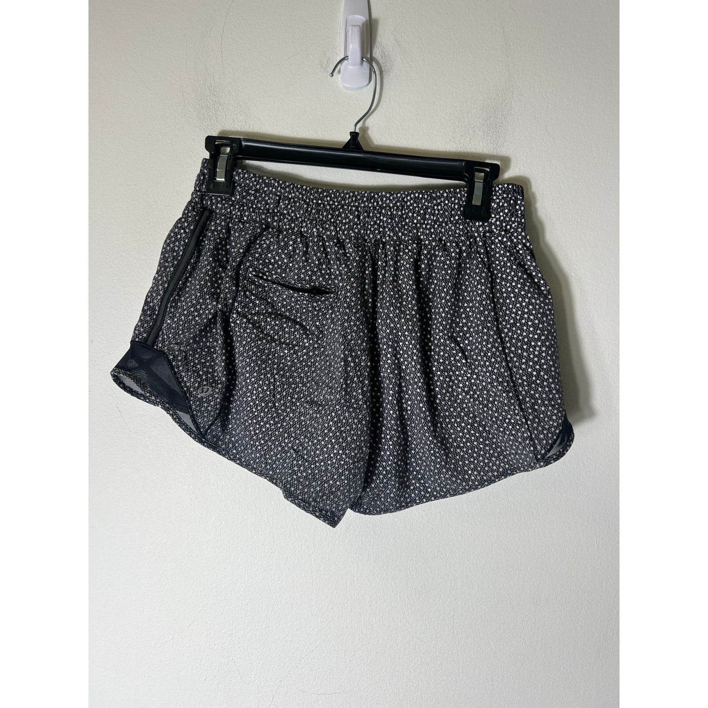 Lululemon Gray White Polka Dot Athletic Shorts Sz 8