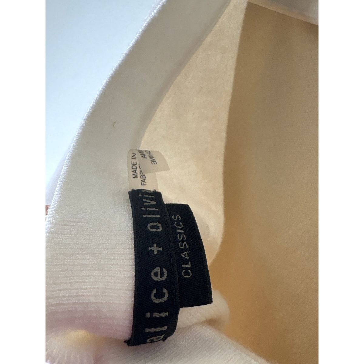 Alice + Olivia Off White Long Sleeve Wide Neck Sweater Sz M
