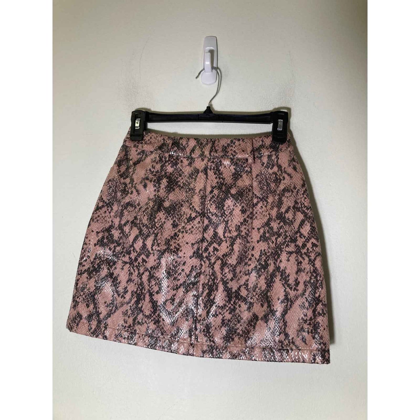 NWT Moon River Pink Snakeskin Mini Skirt with Front Pockets Sz XS
