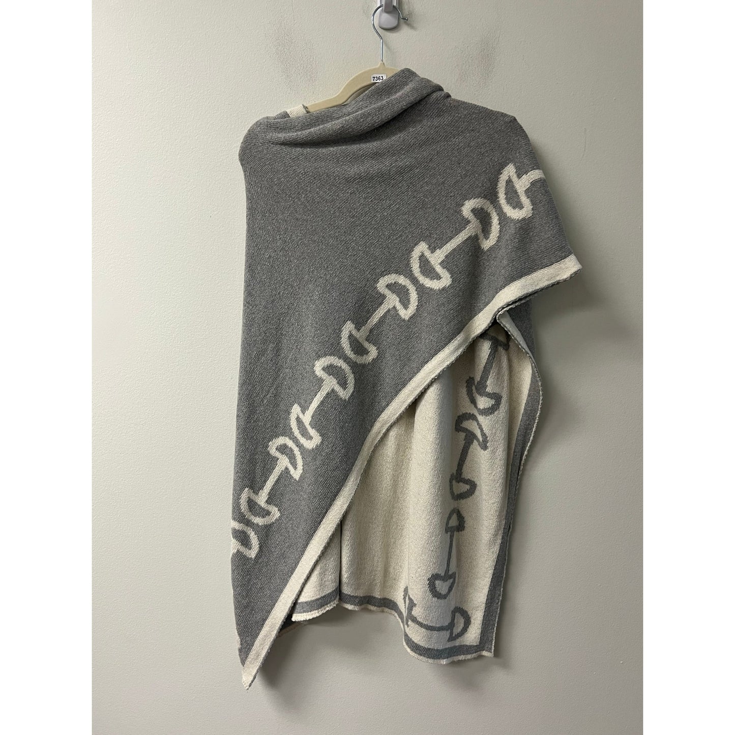 In2Green Off White Gray Cotton Blend Poncho OS