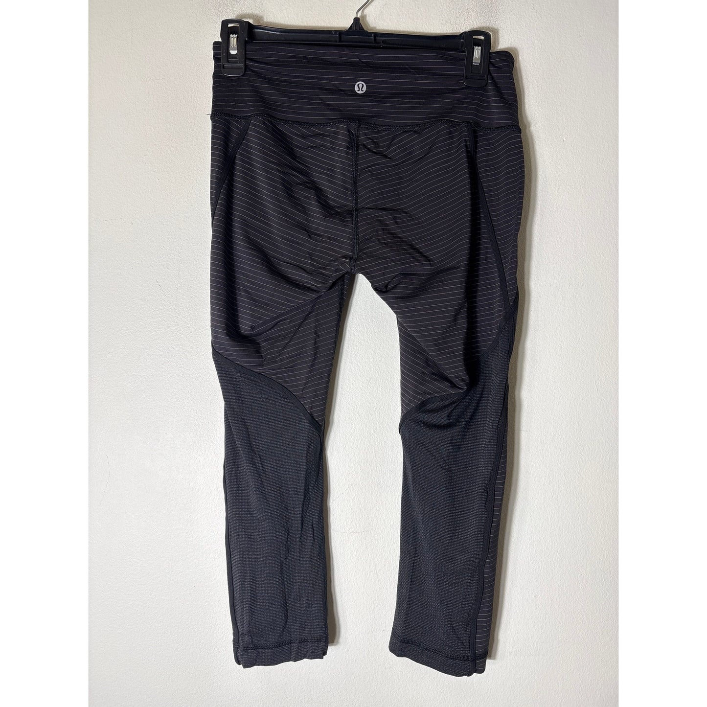 Lululemon Black and White Stripe Leggnings Sz 8