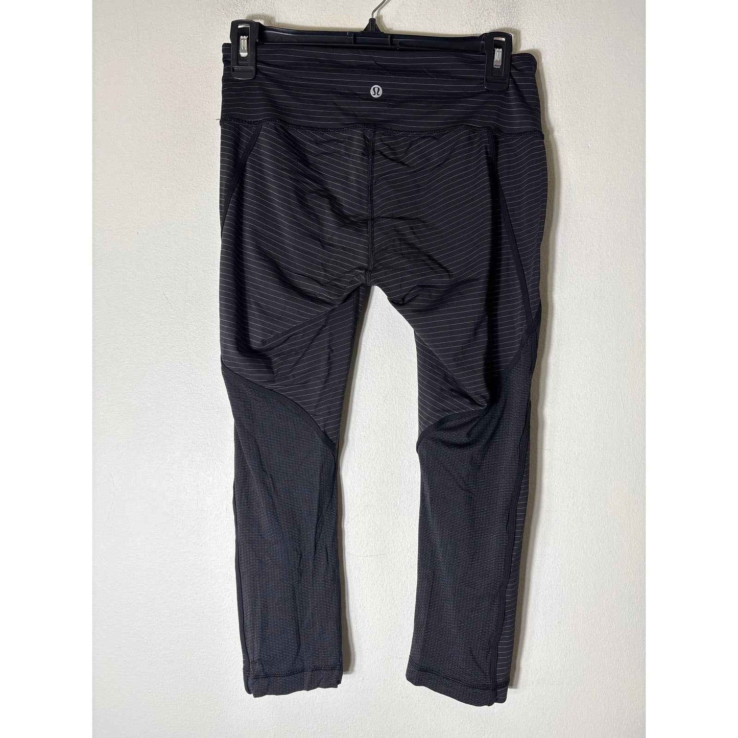 Lululemon Black and White Stripe Leggnings Sz 8