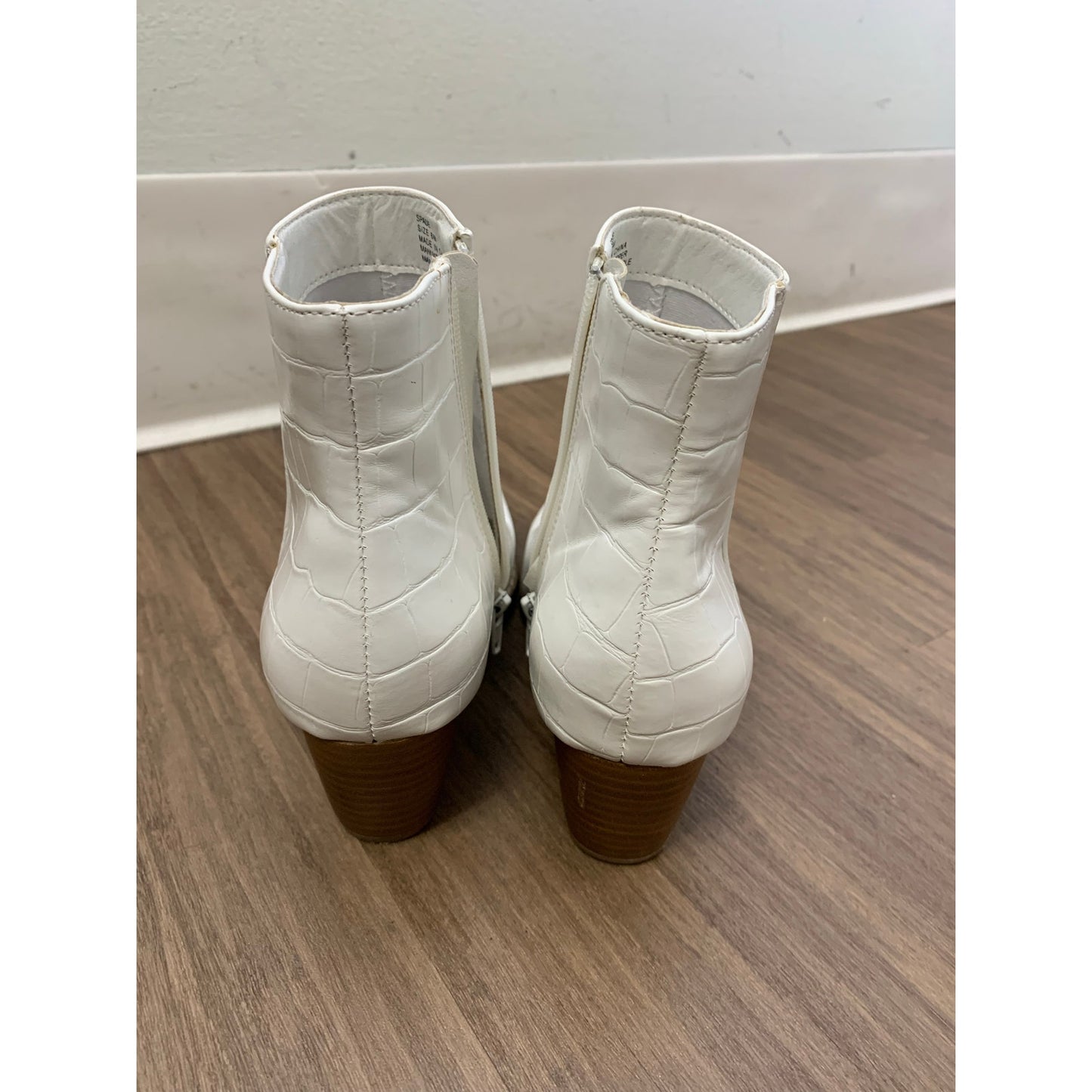 Womens CocoNuts White Snake Skin Ankle Boot Wedge Heels Sz 6