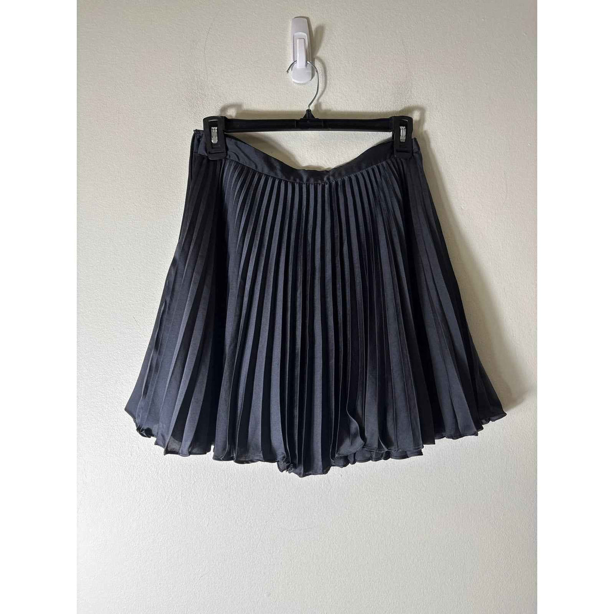 Club Monaco Black Mini Pleat Mini Skirt Sz 0