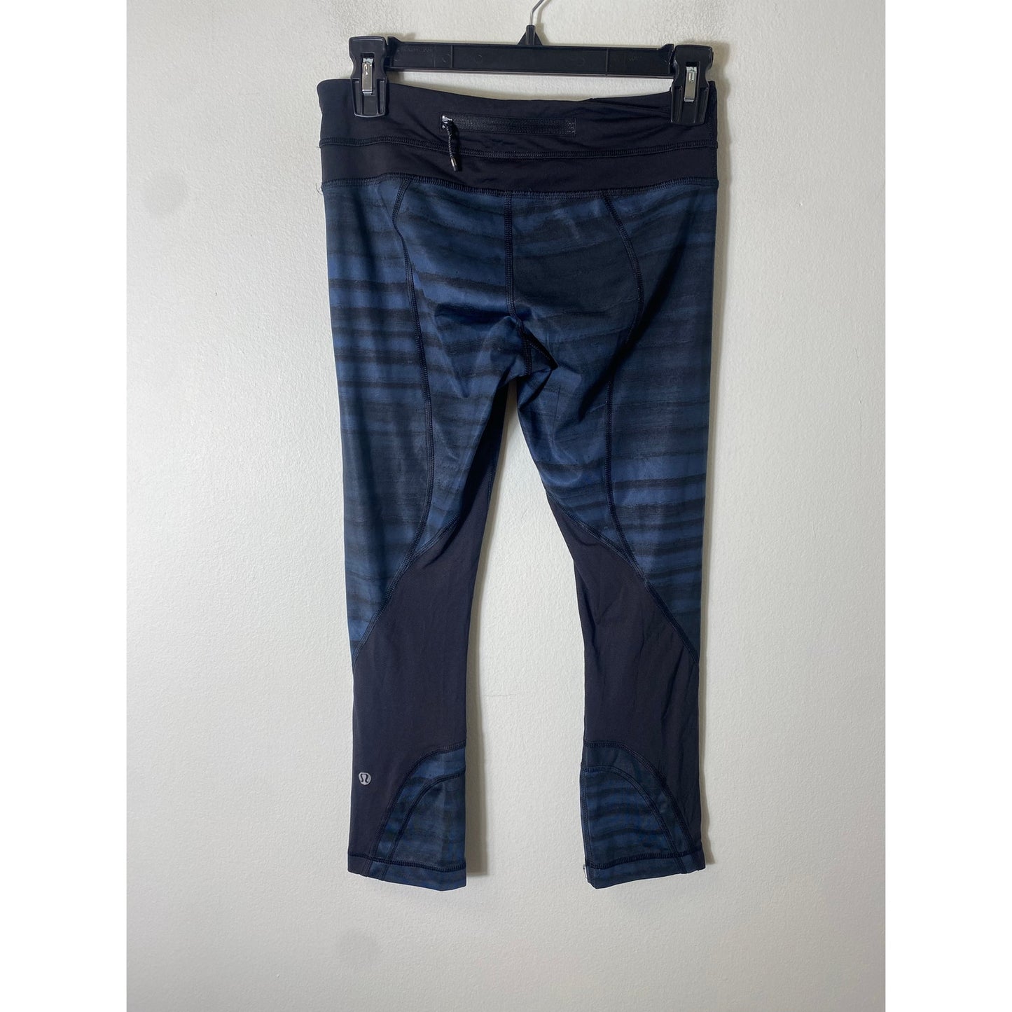 Lulu Lemon Black/Blue Leggings Sz 2. Long Length