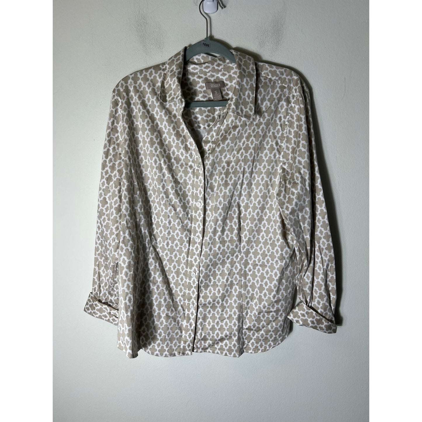 Chico's Tan White Print Long Sleeve Fitted Button Up Shirt Sz 3