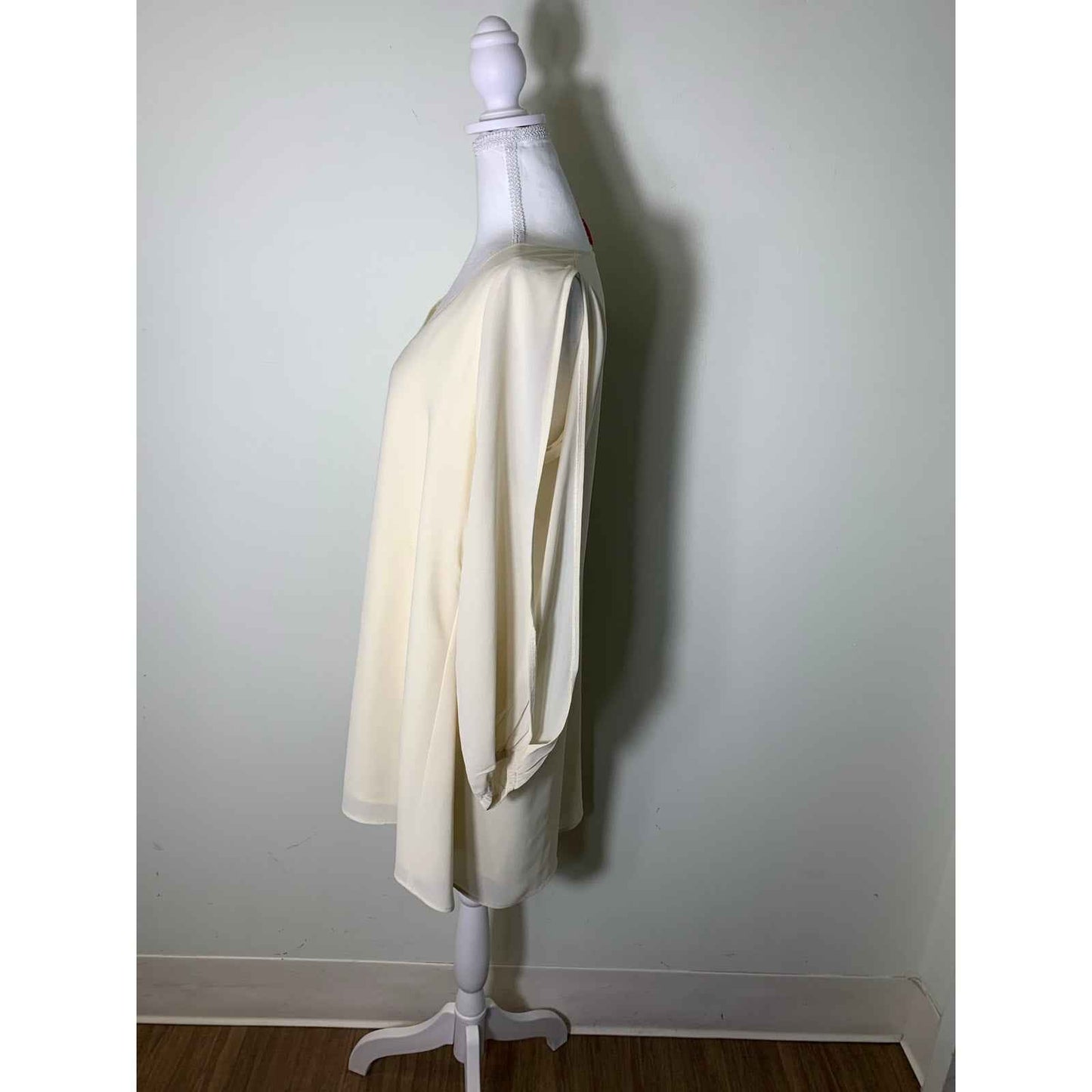 Lover's and Friends Off White Cold Shoulder Long Sleeve Mini Dress sz S