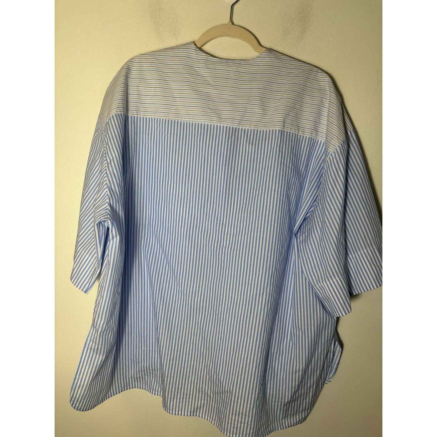 Johanna Paris White Blue Stripe Half Sleeve Botton Blend Shirt Sz M