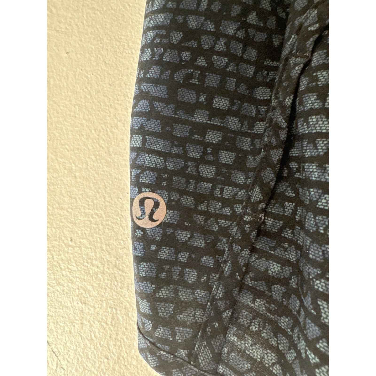 Lululemon Black and Dark Blue Athletic Shorts Sz 6