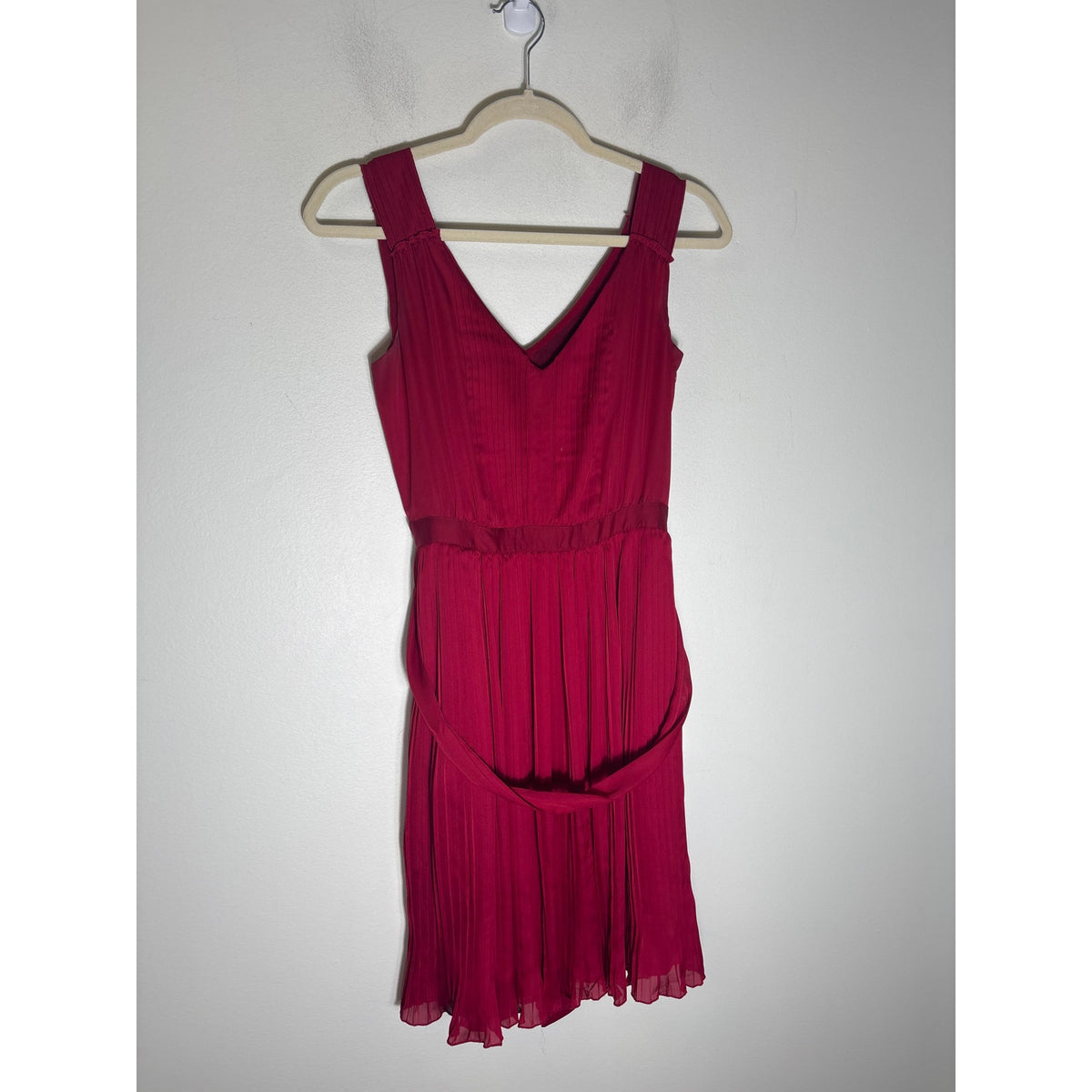 White House Black Market Crimson Red Sleeveless Pleated Holiday Party Dress Sz 0