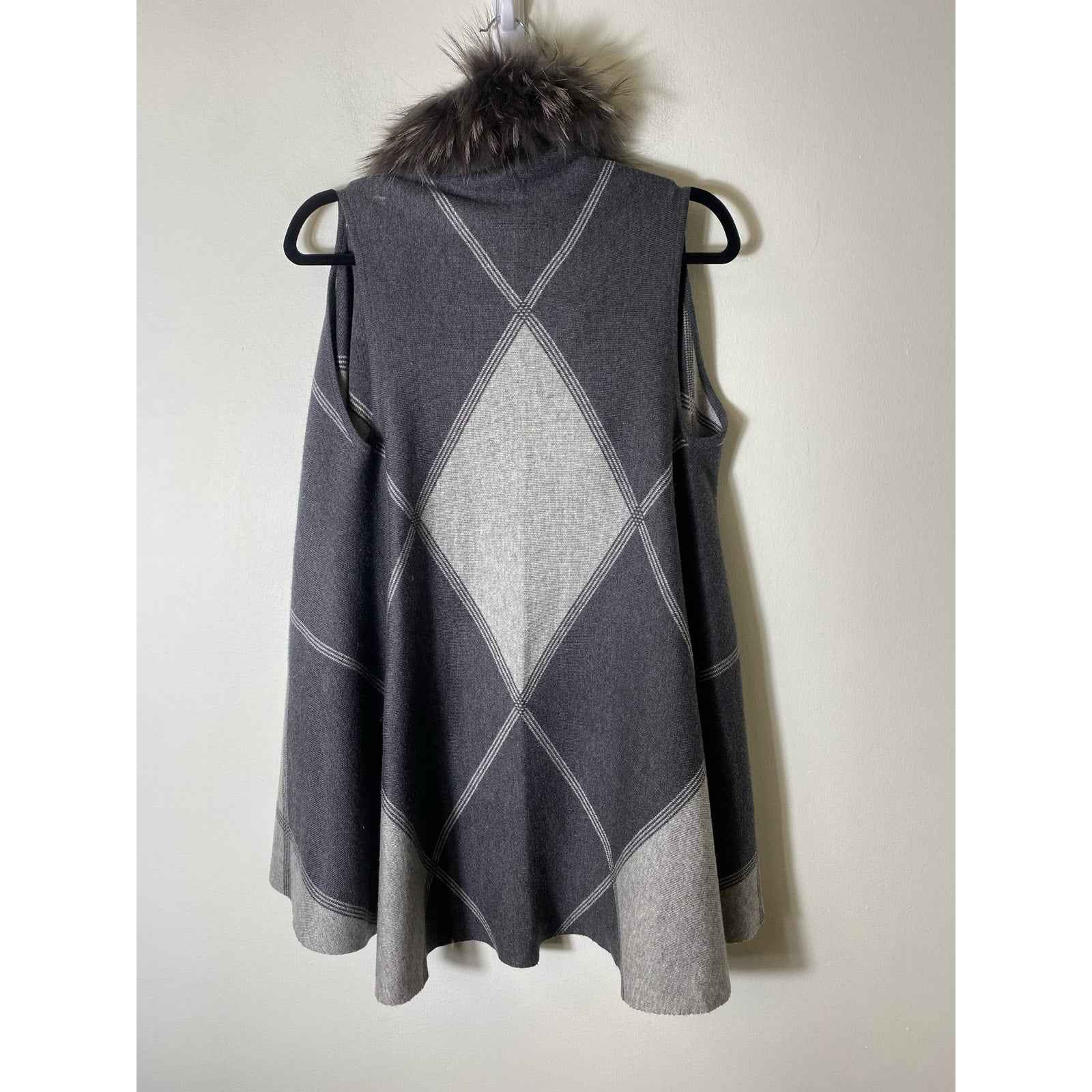 Dolce Cabo Gray Geometric Print Cape Vest With Raccoon Fur Collar Sz S/M