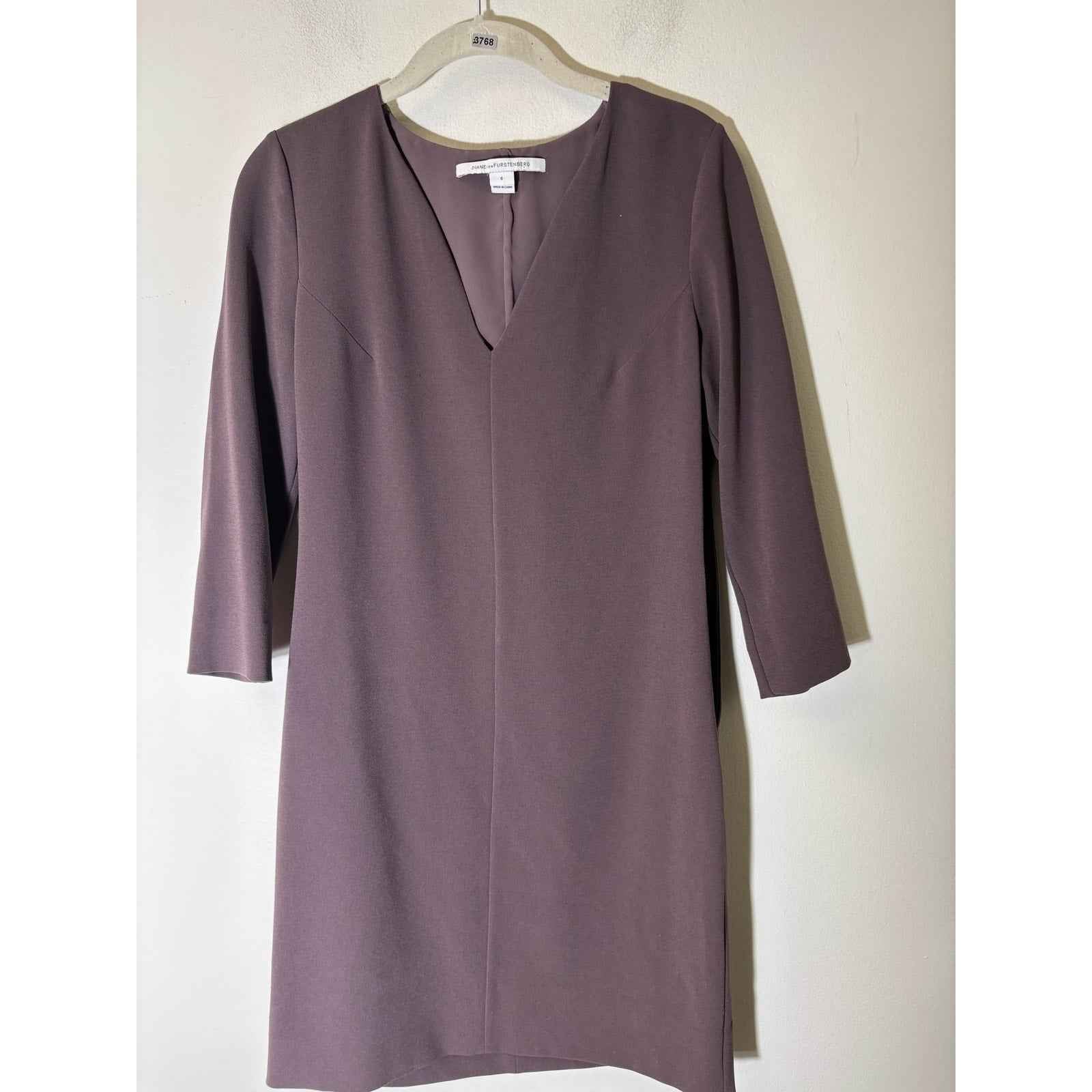 Diane Von Furstenberg Taupe Long Sleeve V-Neck Knee Length Dress Sz 6