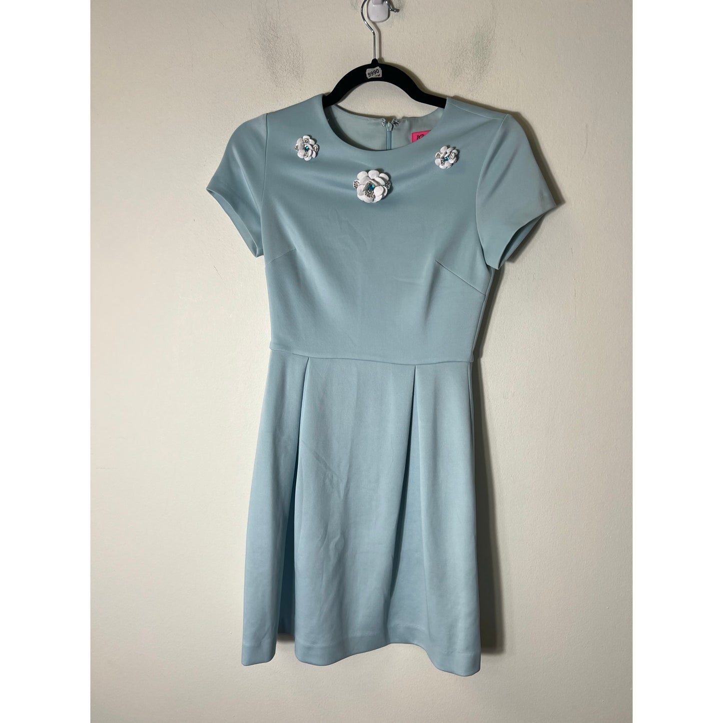 Betsey Johnson Mint SS Mini Dress W Flower Embellishment Around Neck Sz 0