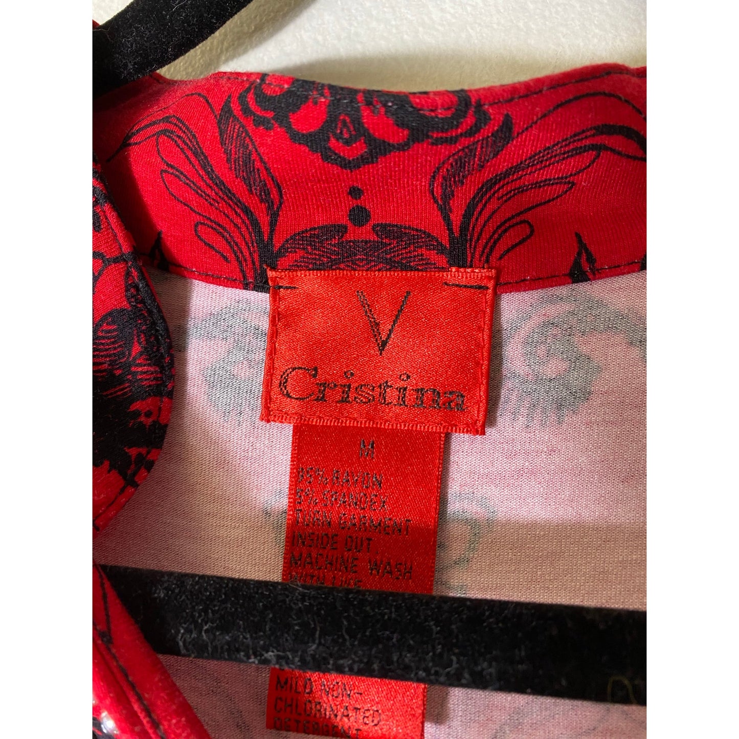 V Cristina Black/Red Tunic style Top Sz M