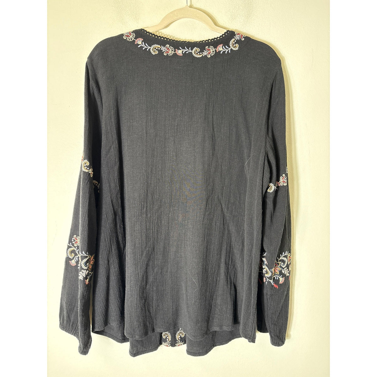 J.Jill Black With Floral Embroidery Neckline Shirt Sz L
