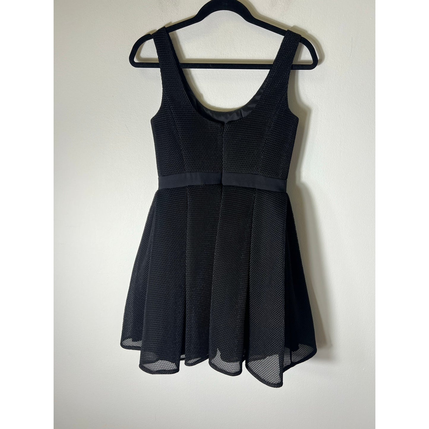 Aidan by Aidan Maddox Black Fishnet Sleeveless Mini Pleated Dress Sz 4